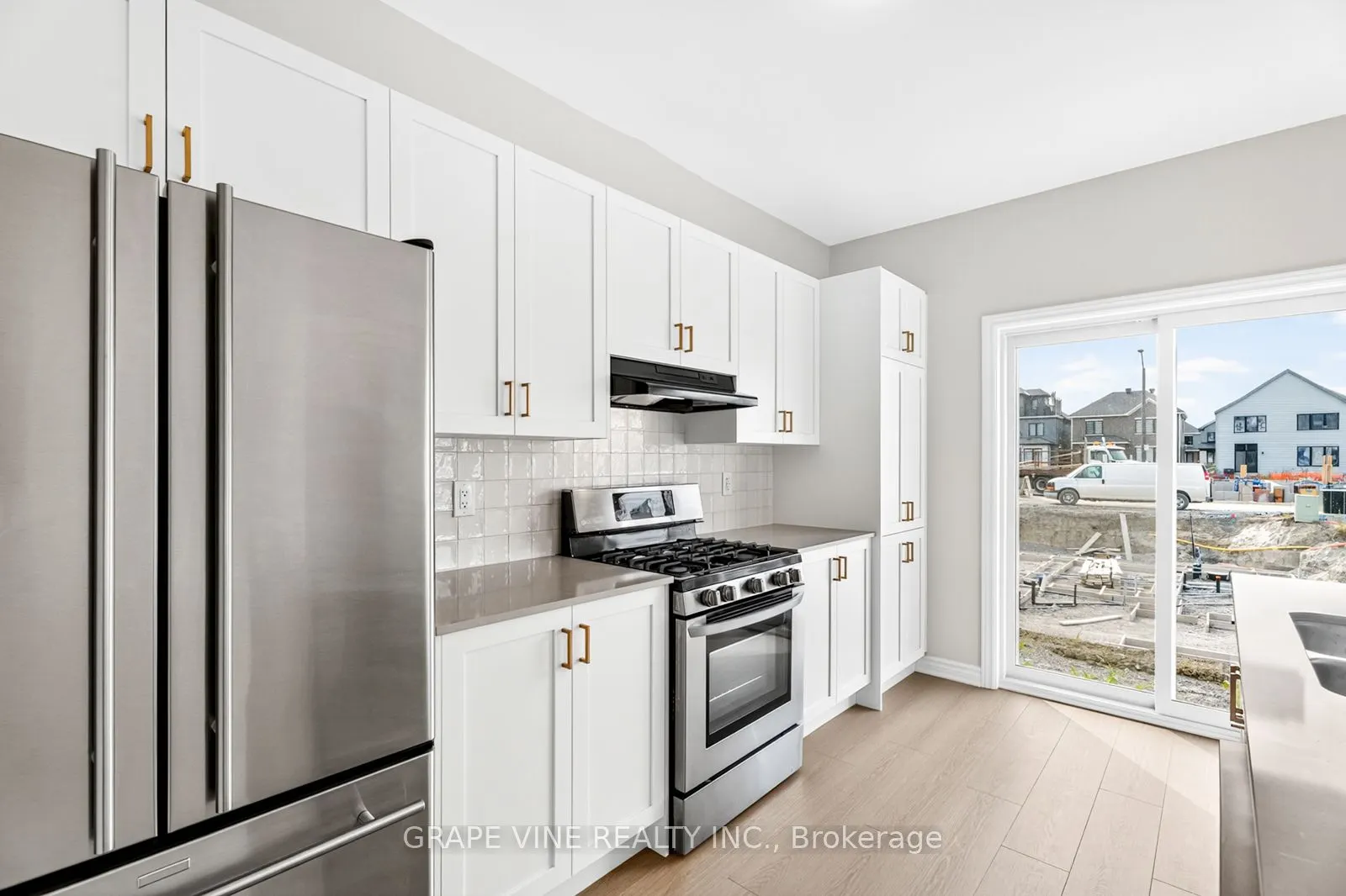 335 Les Emmerson Drive