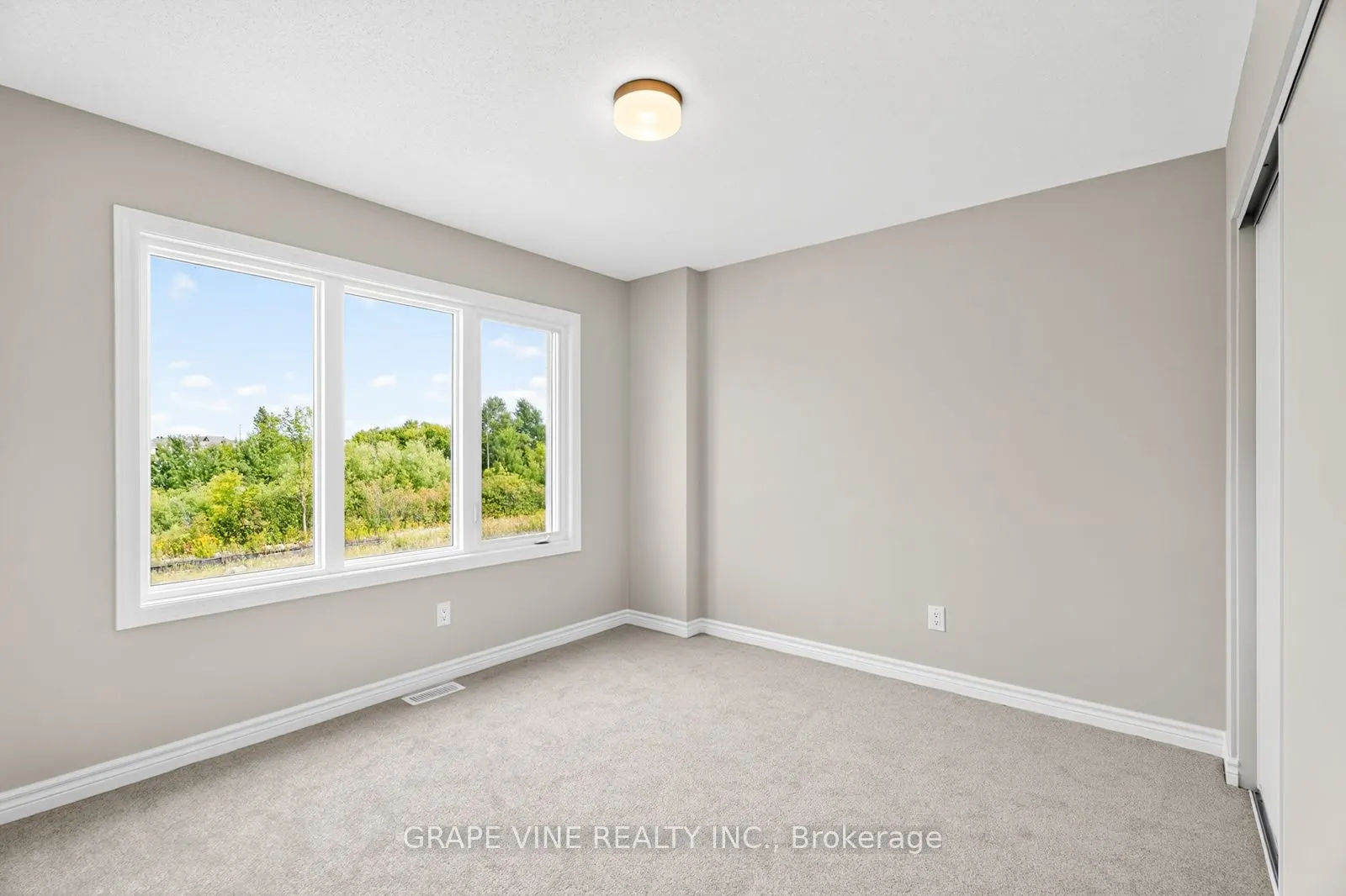 335 Les Emmerson Drive