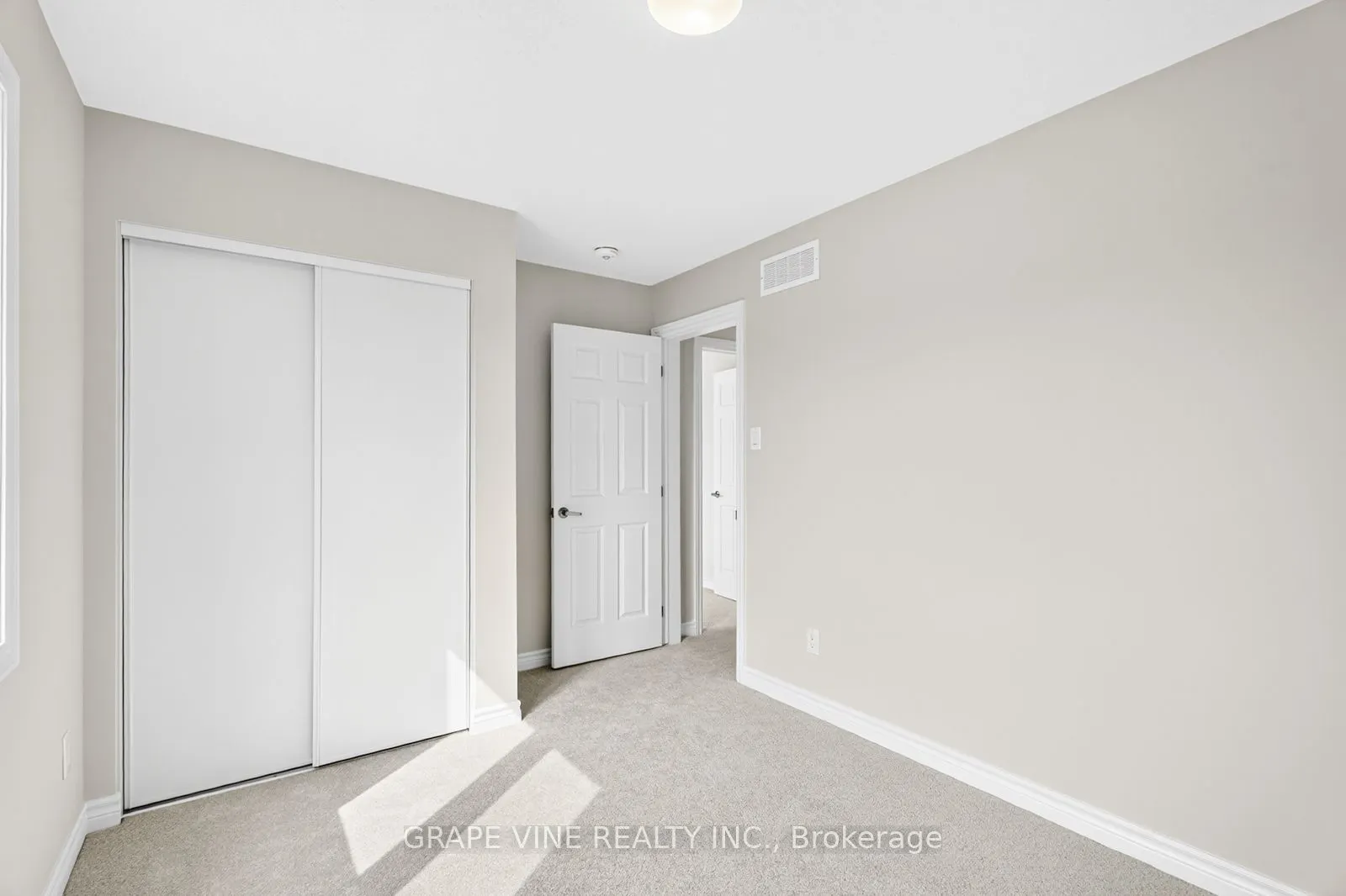 335 Les Emmerson Drive
