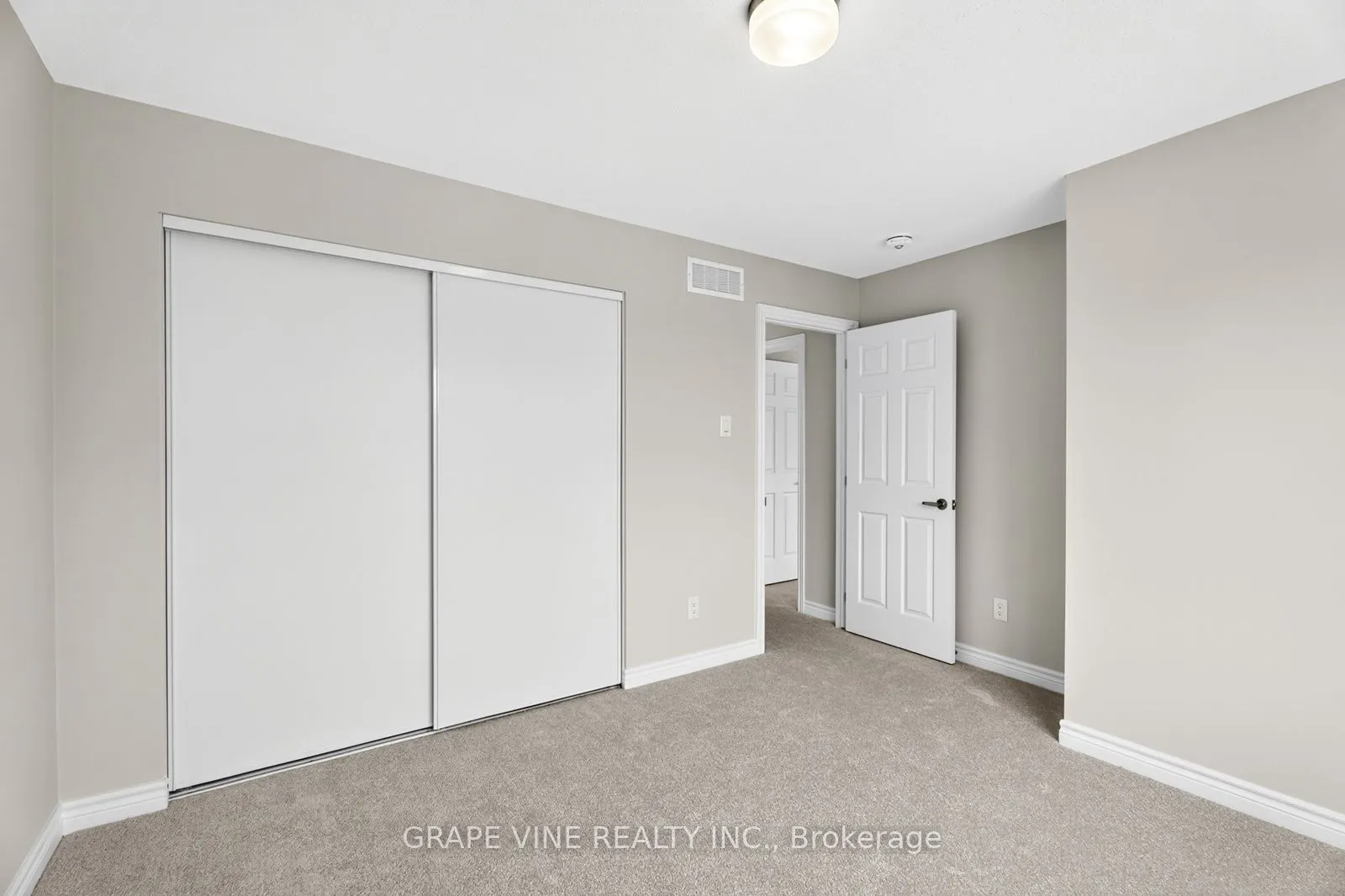 335 Les Emmerson Drive
