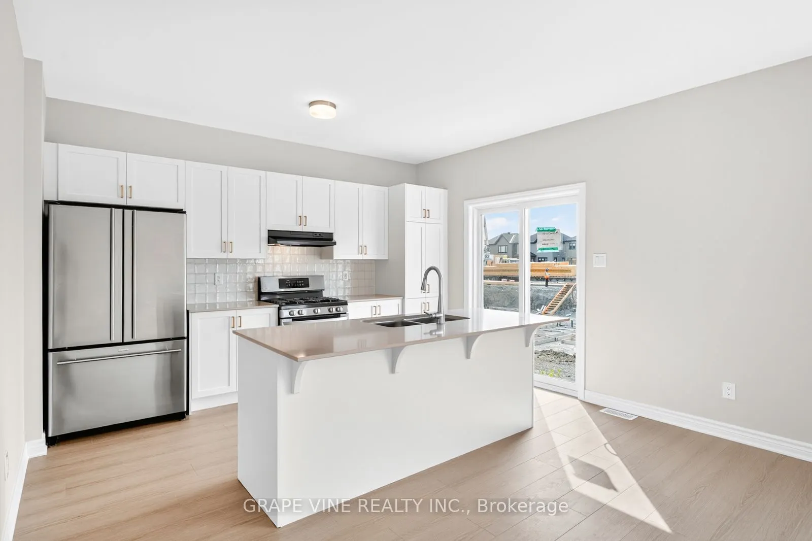 335 Les Emmerson Drive