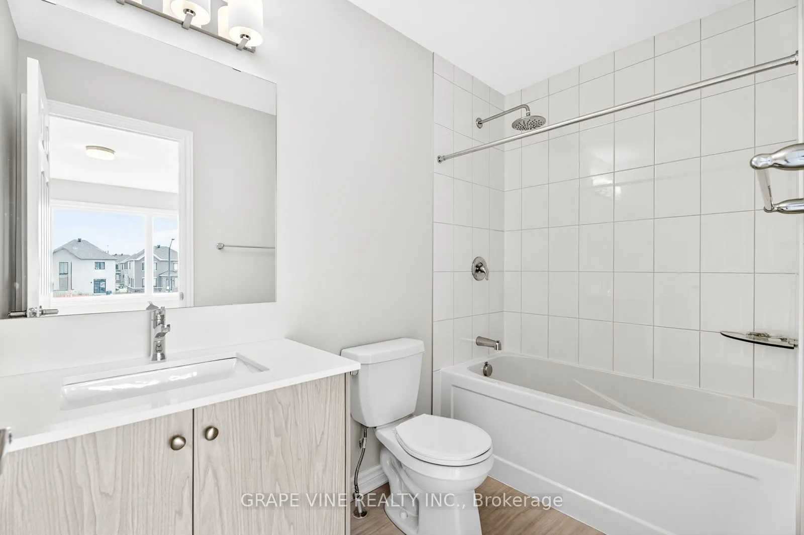 335 Les Emmerson Drive