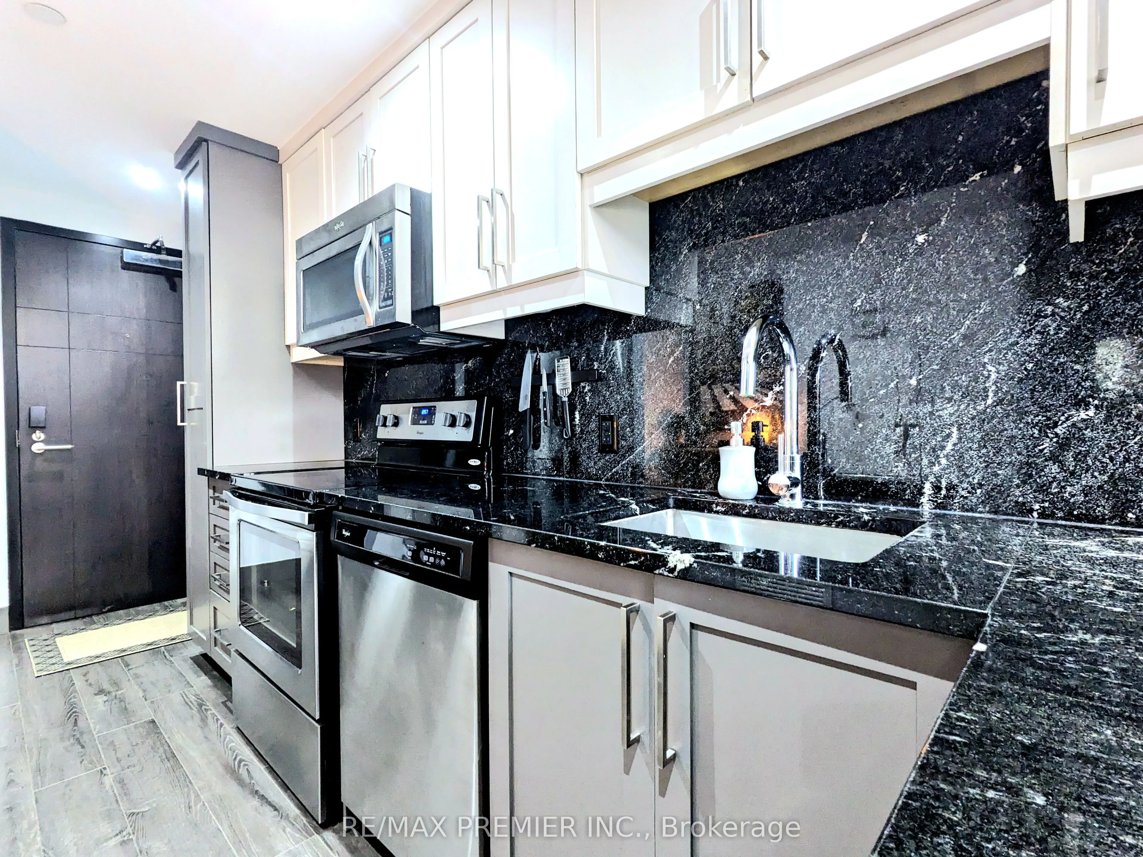 330 Phillip Street, #S803