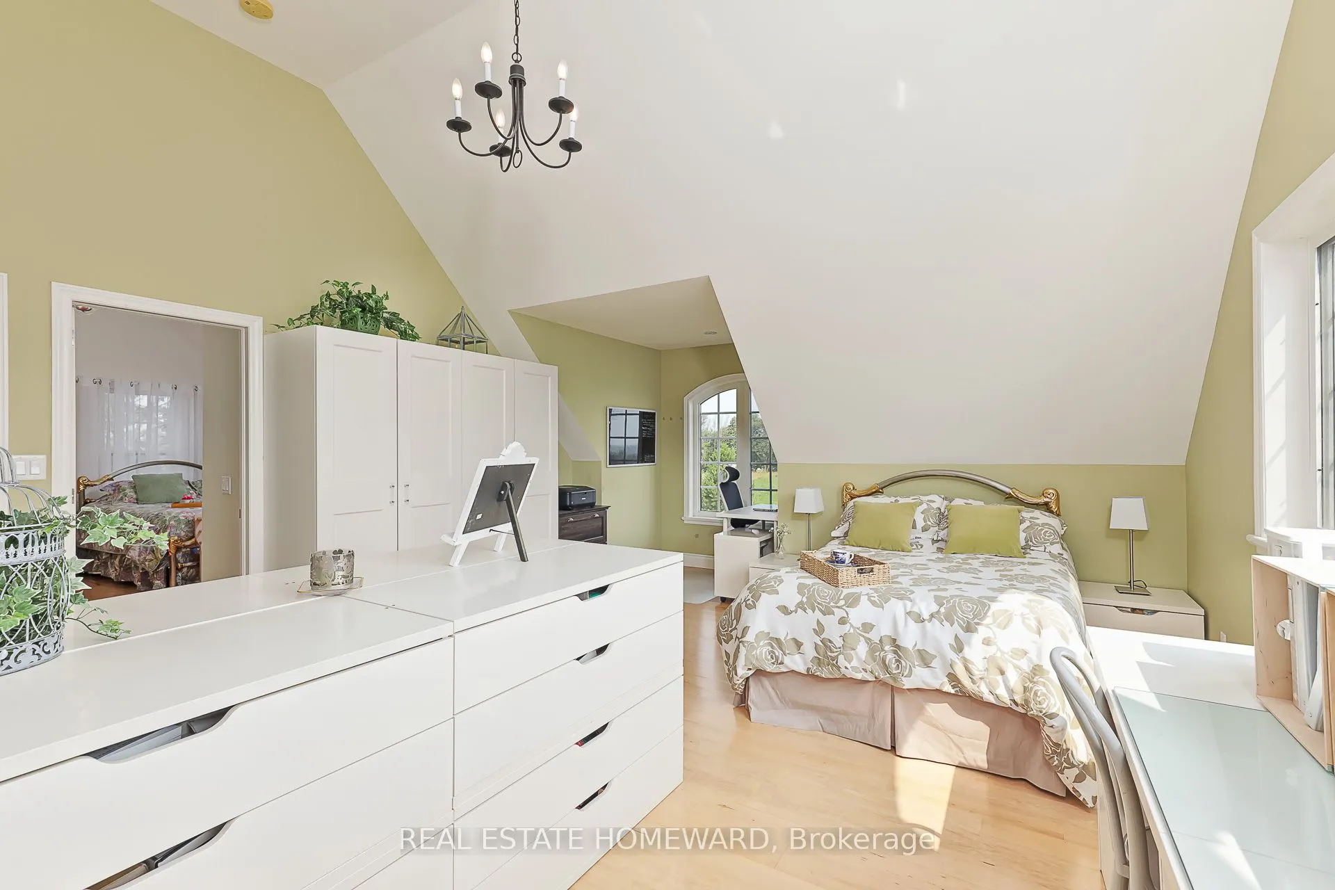 137295 12 GREY Road
