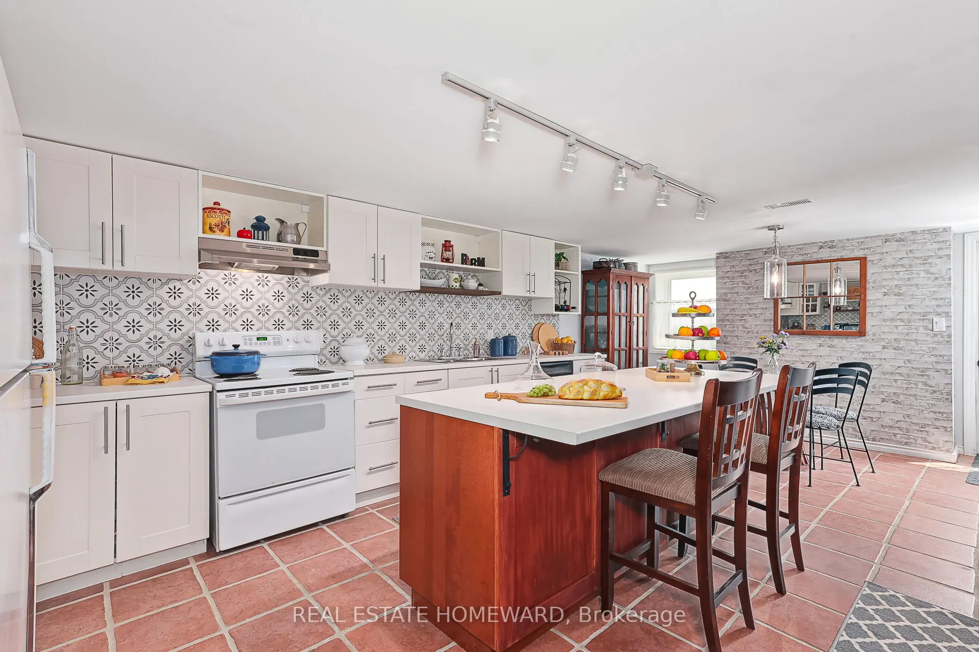 137295 12 GREY Road