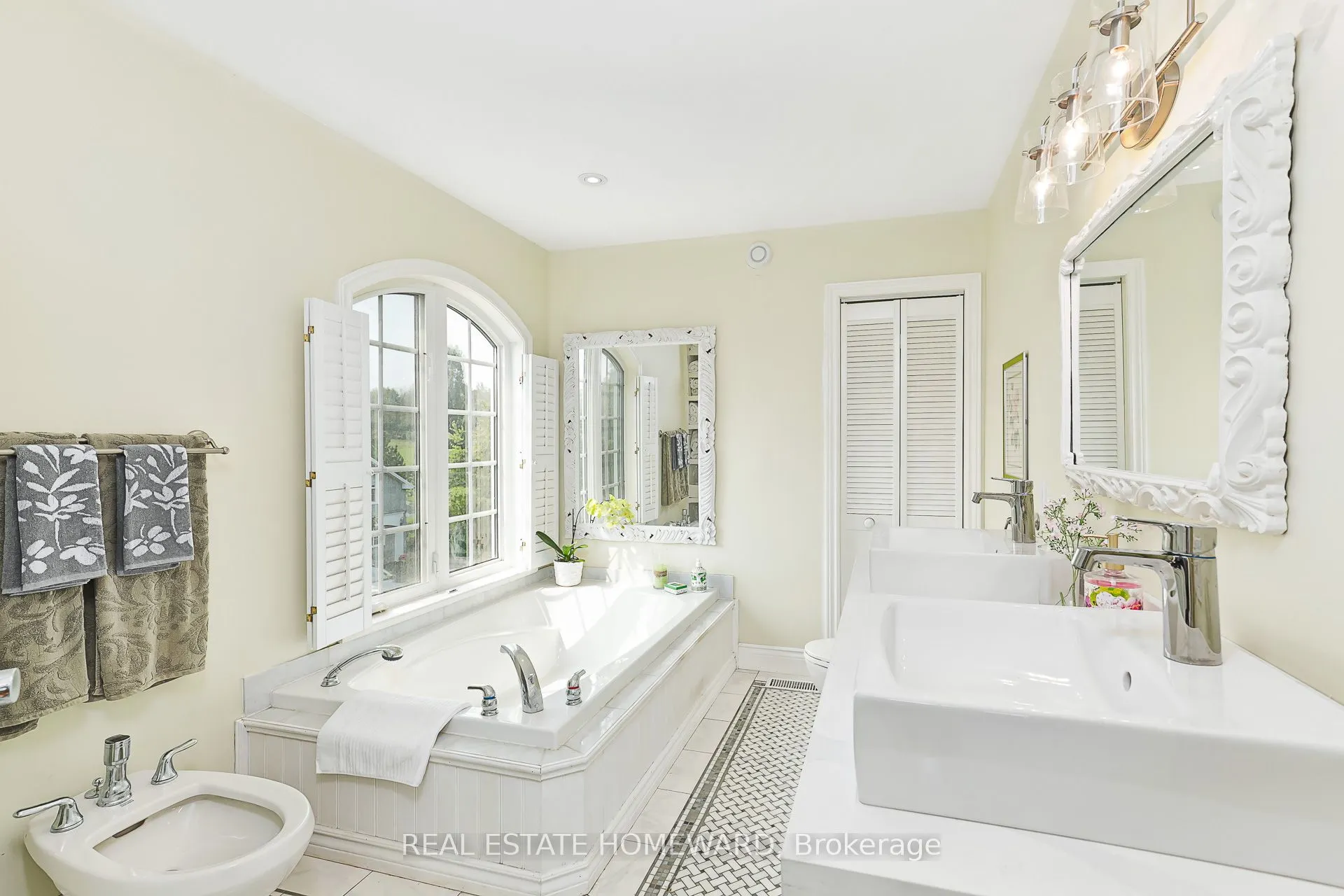 137295 12 GREY Road