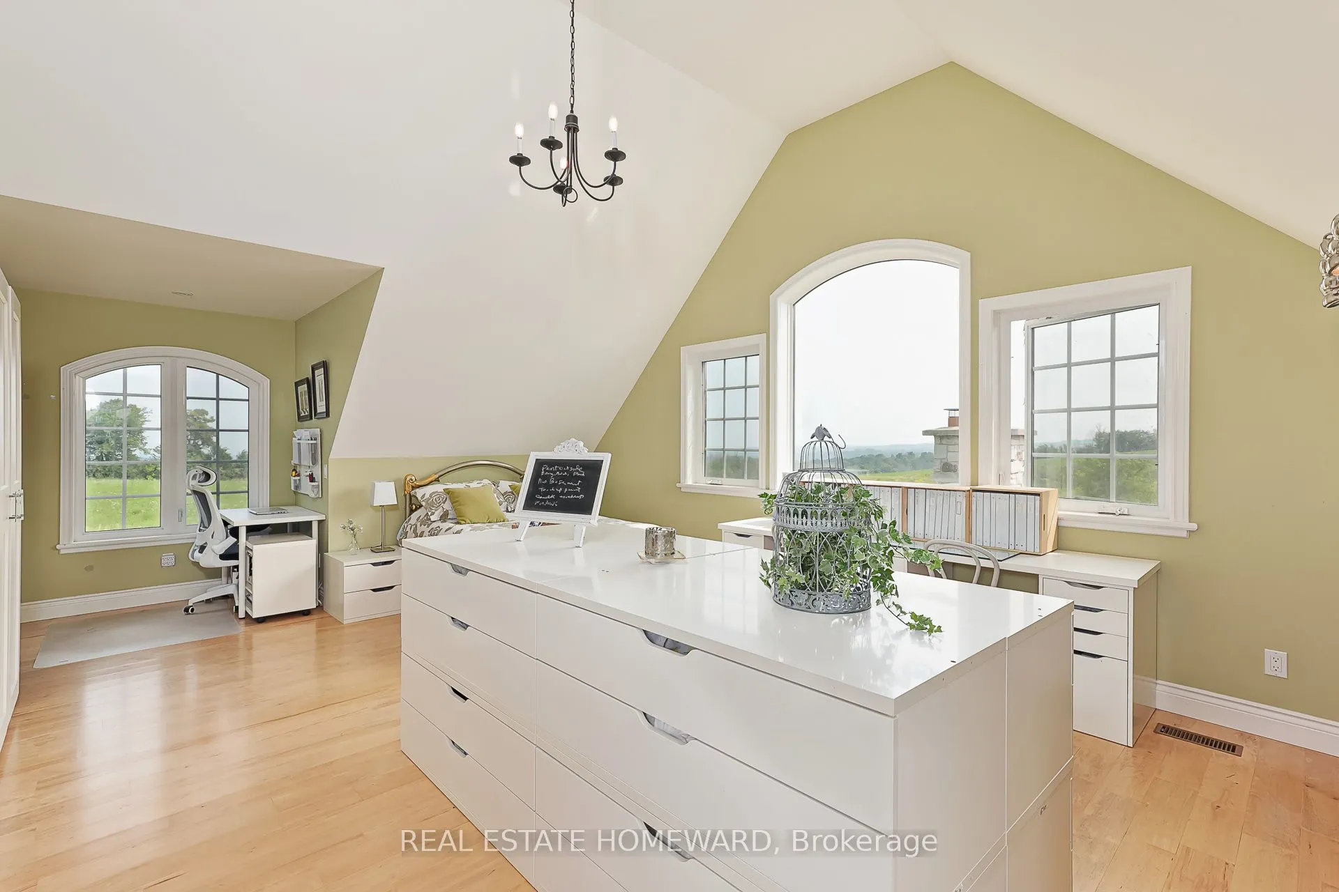 137295 12 GREY Road