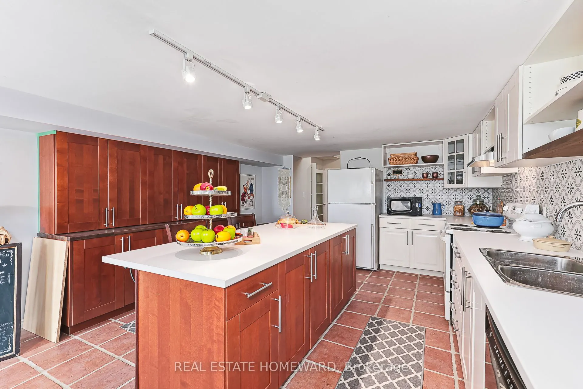 137295 12 GREY Road