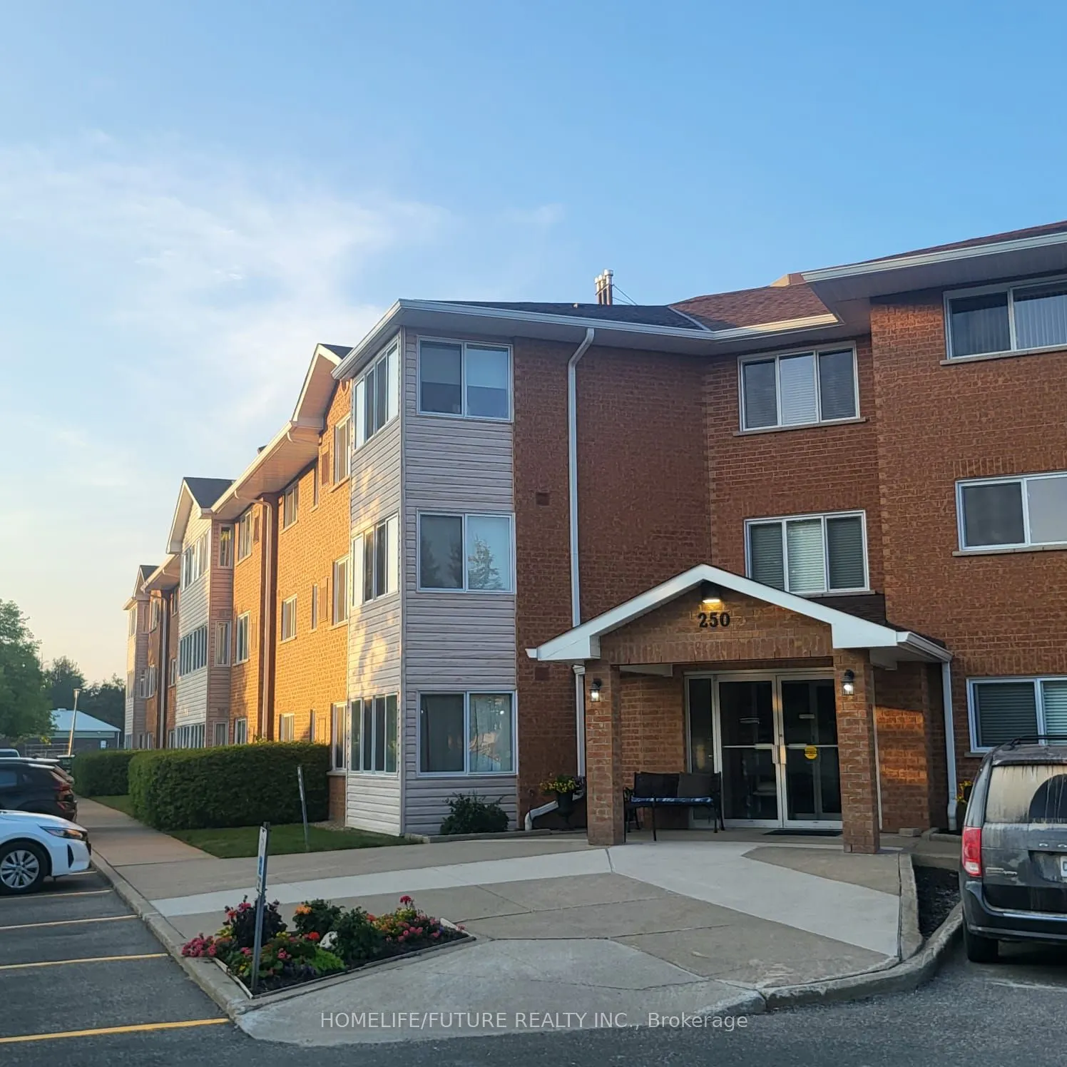 250 Robert Street, #208