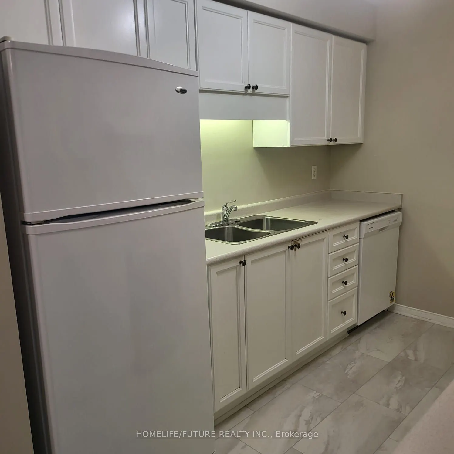 250 Robert Street, #208