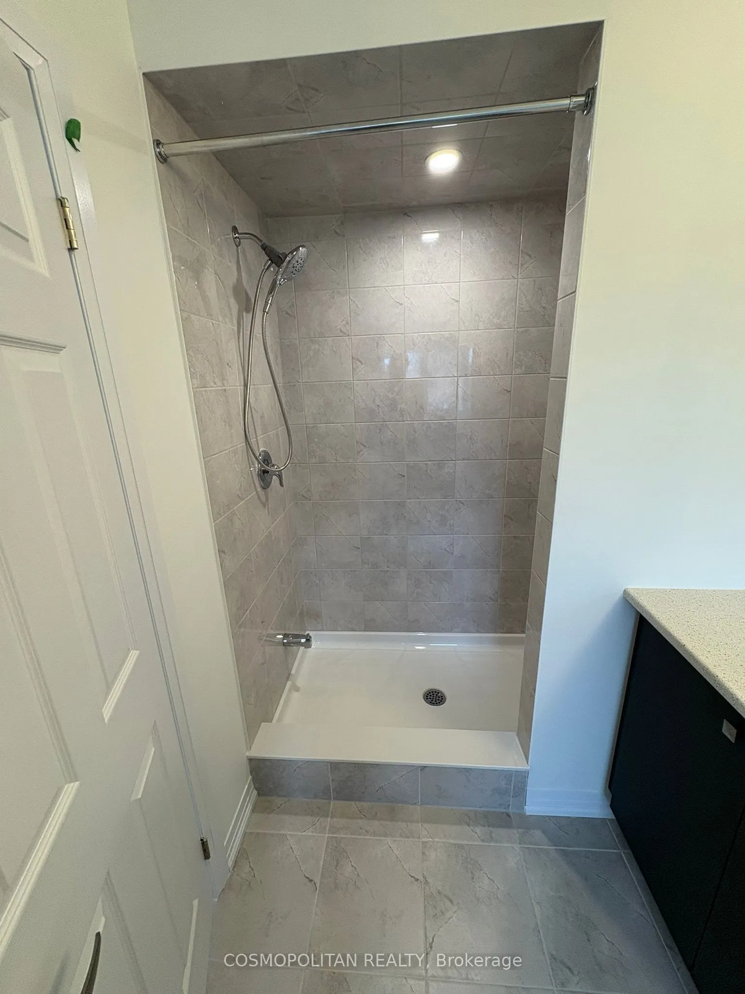 35 Cresthaven Heights