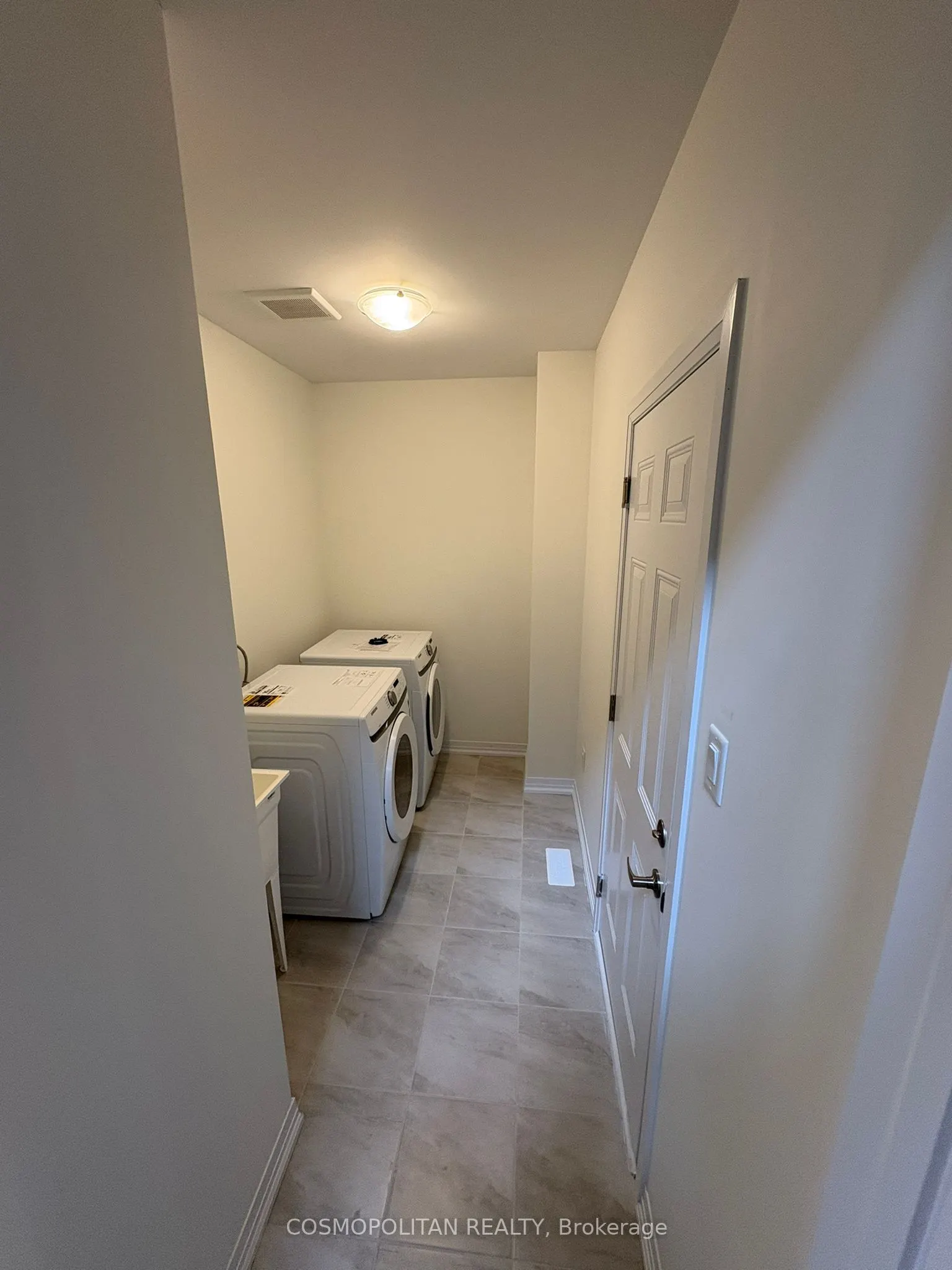 35 Cresthaven Heights