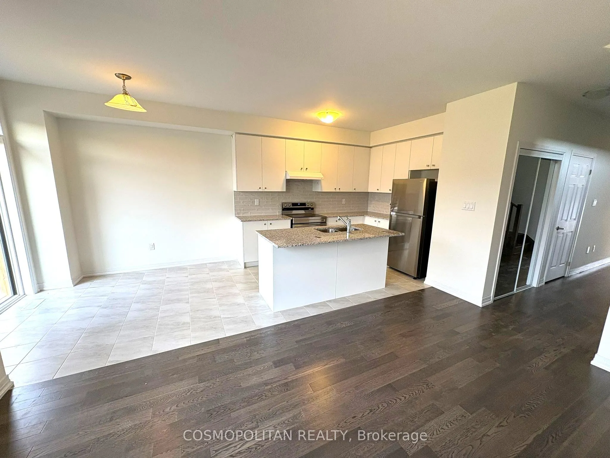 35 Cresthaven Heights
