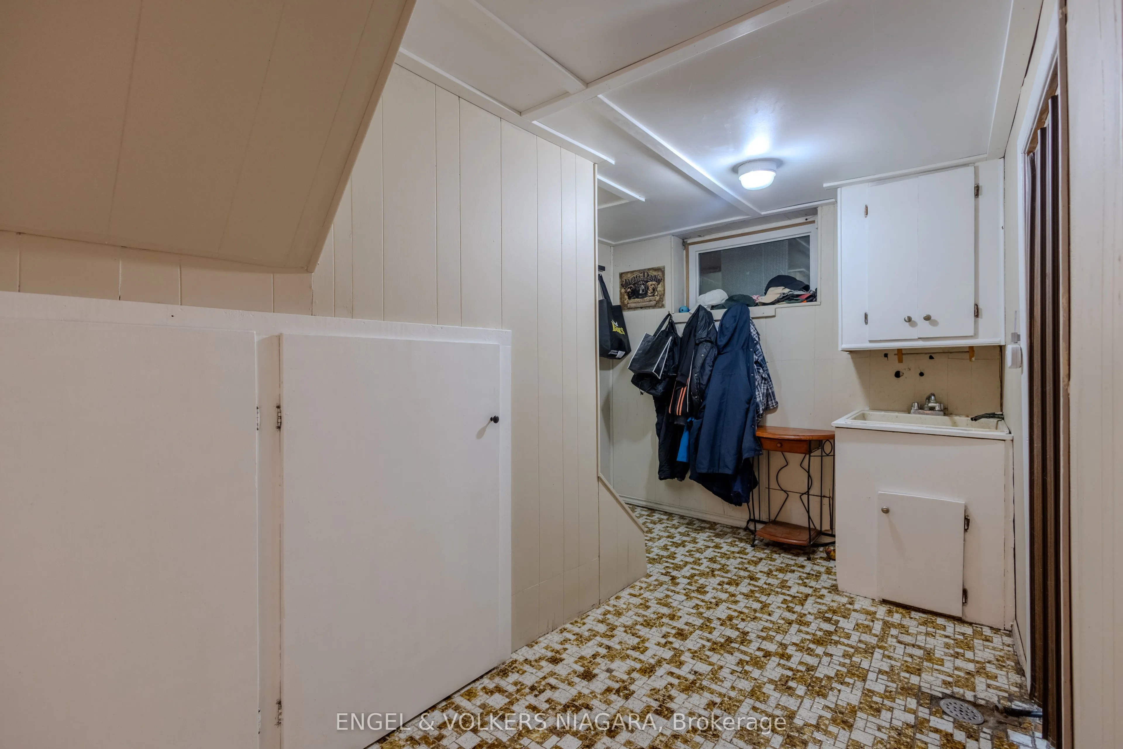 61 Hamilton Street E