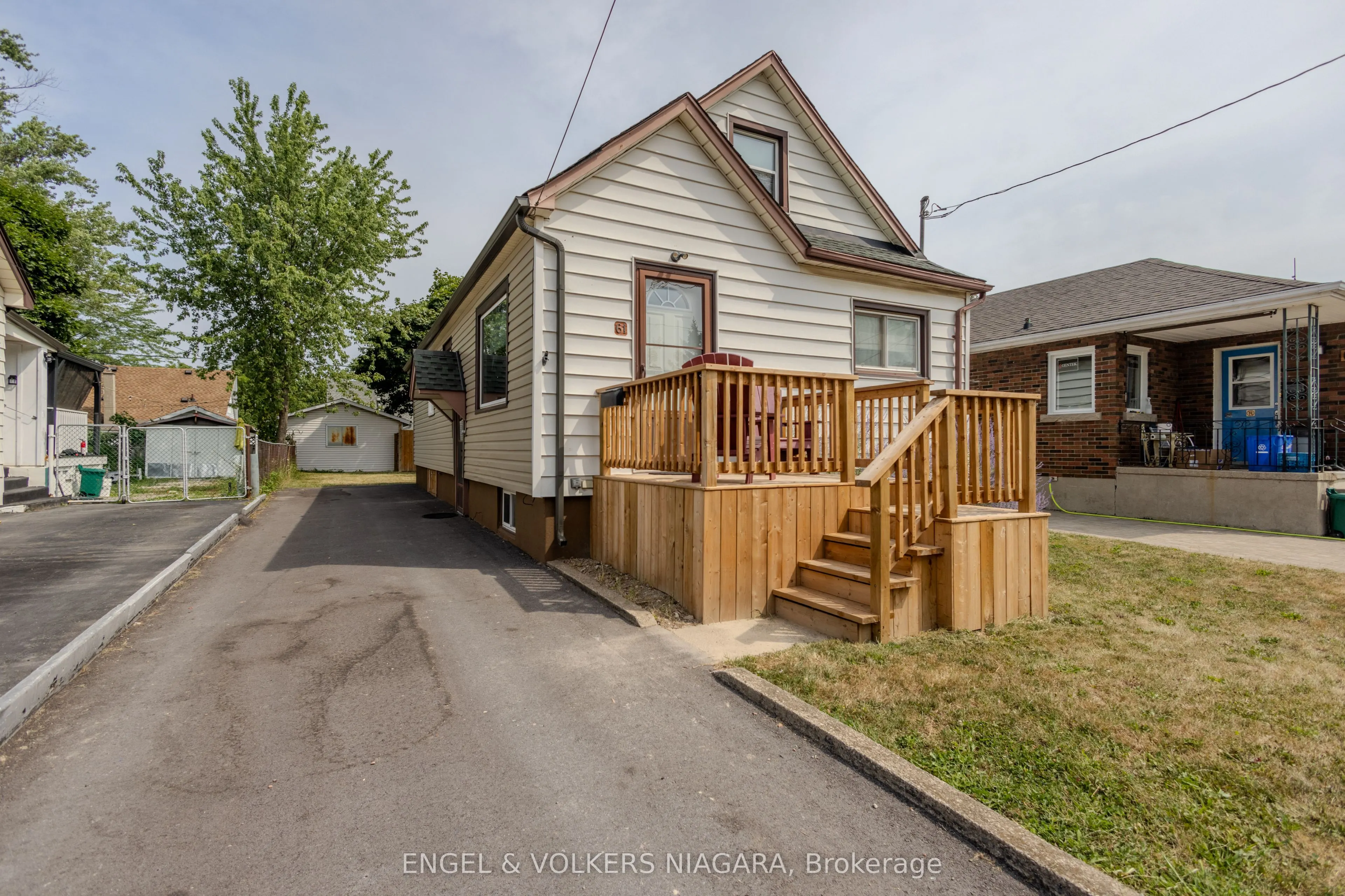 61 Hamilton Street E
