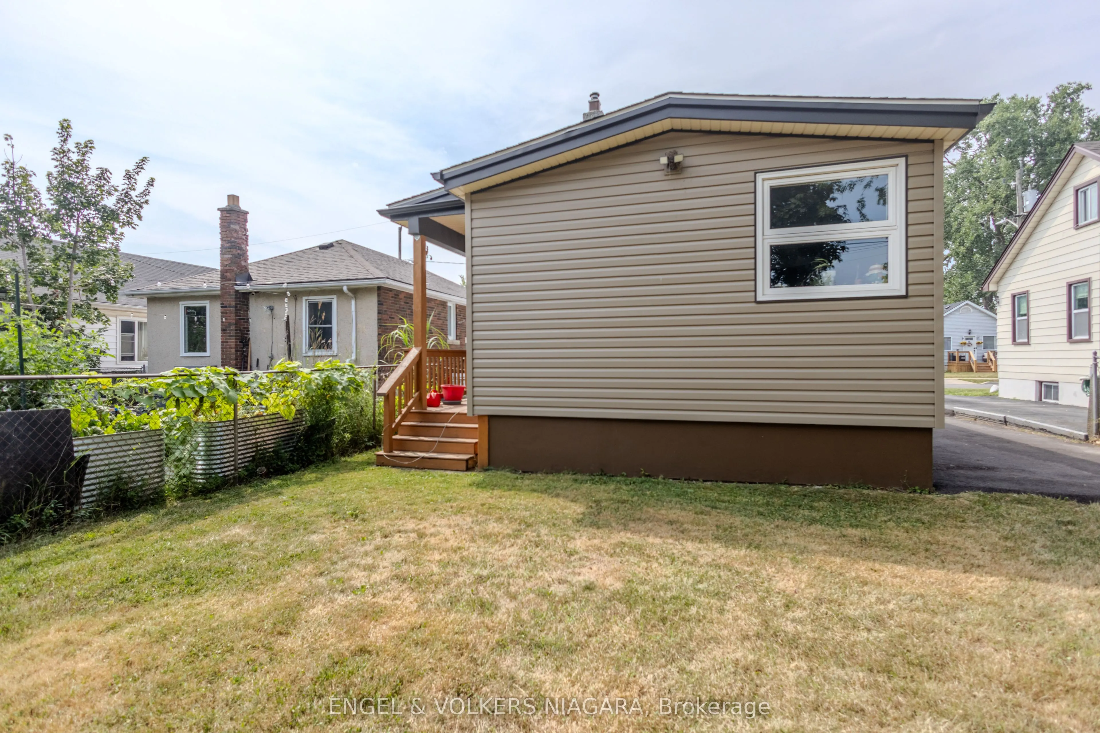 61 Hamilton Street E