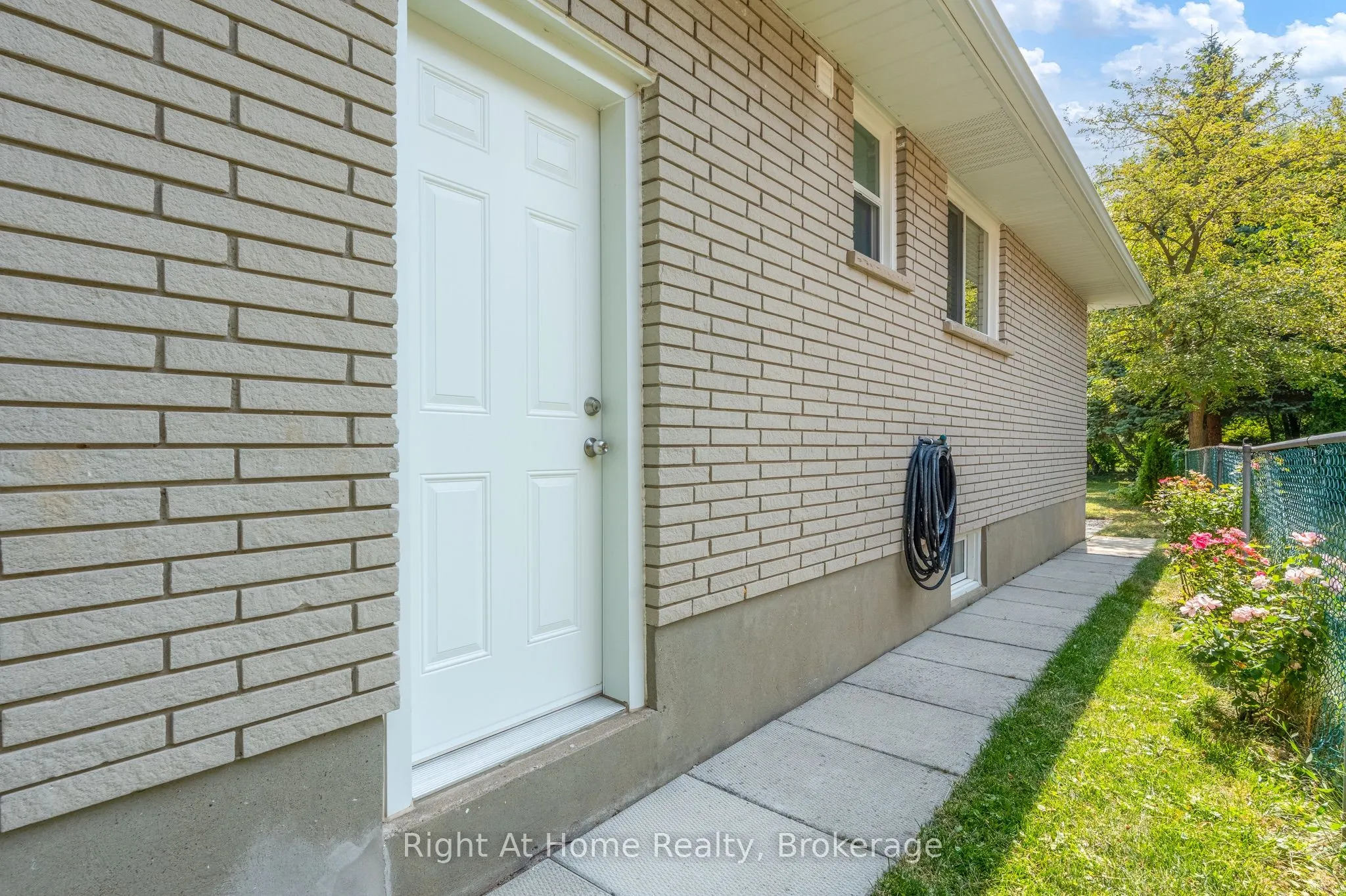 289 1/2 Pelham Road
