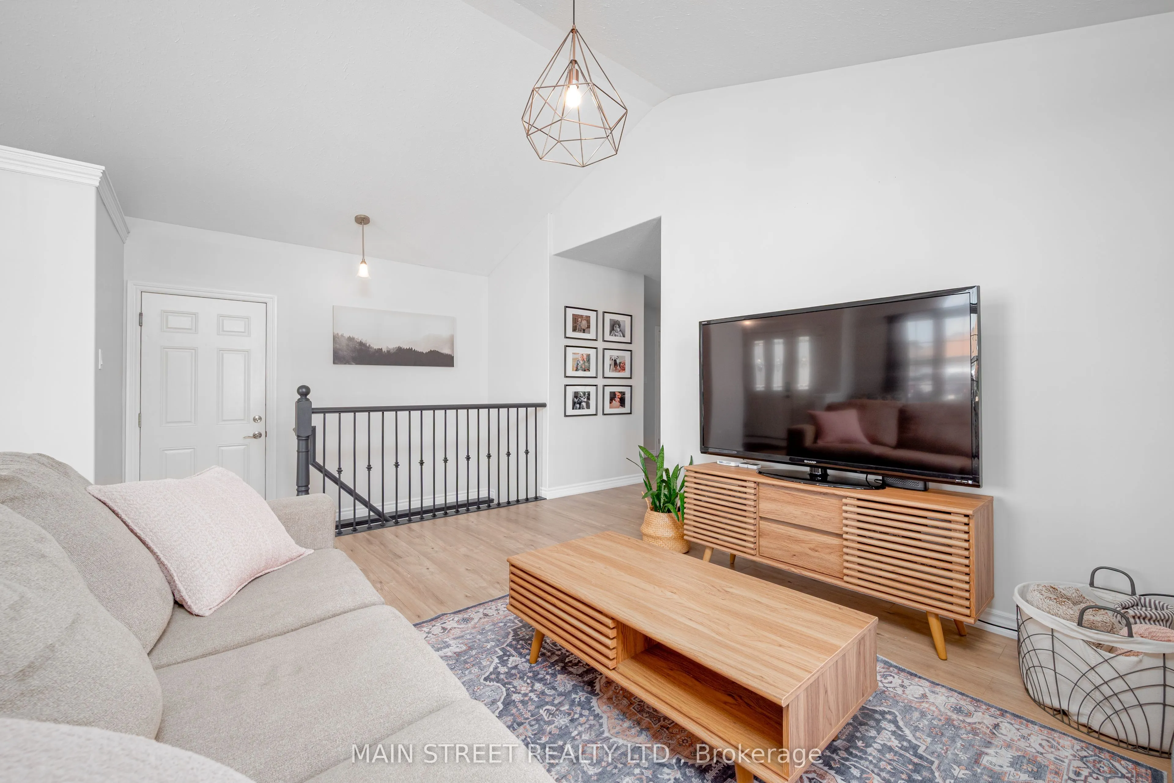 76 Laurent Boulevard