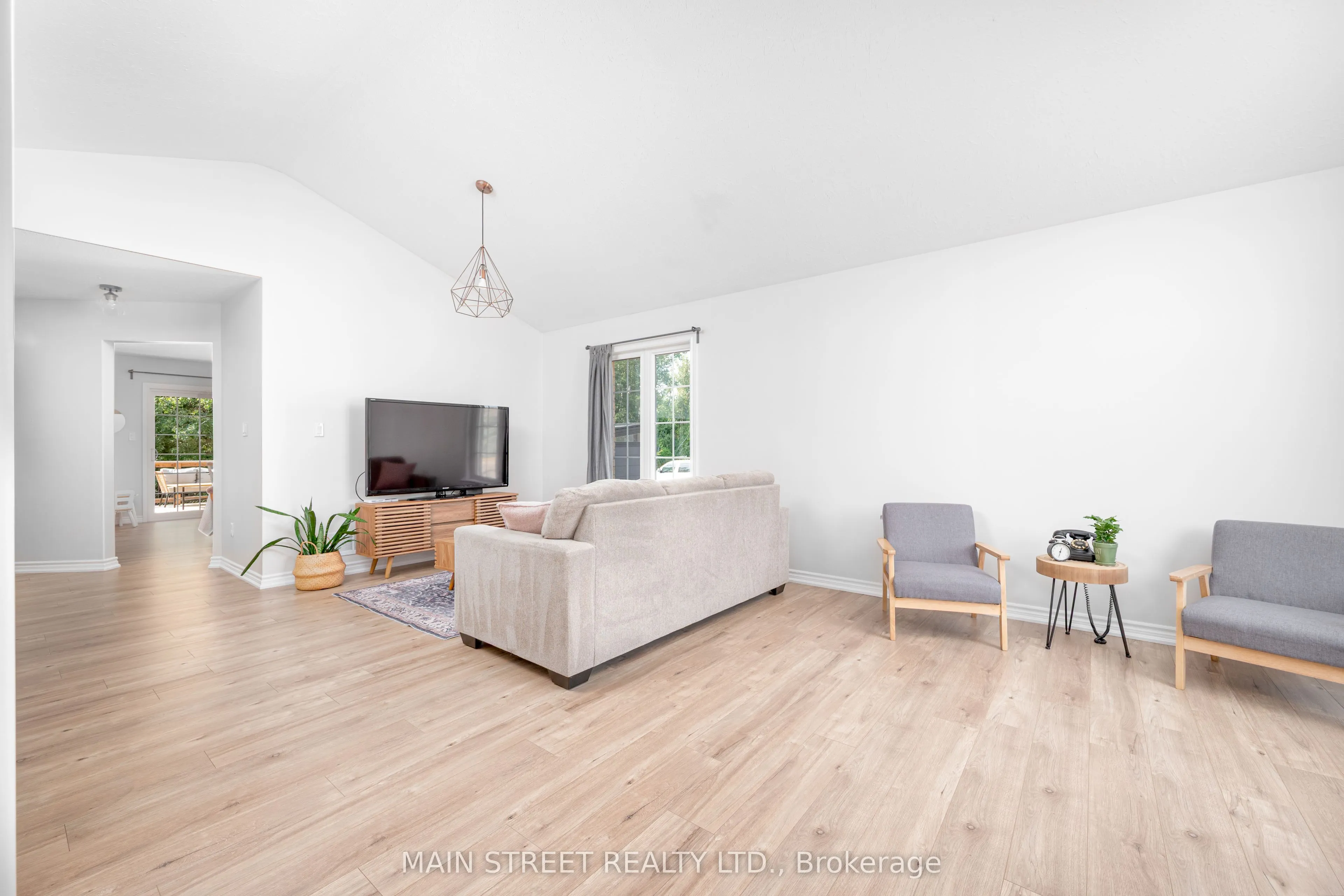 76 Laurent Boulevard