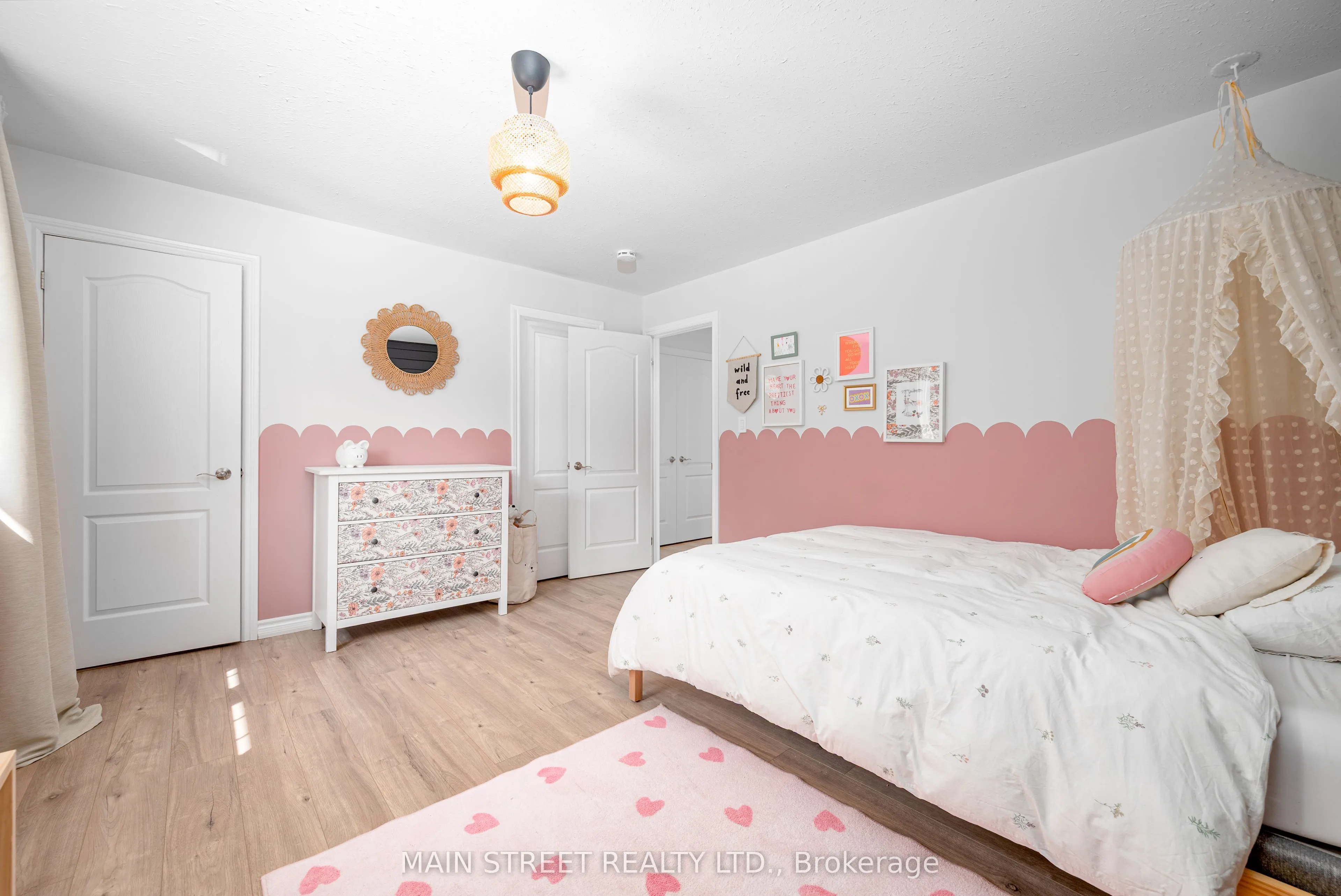76 Laurent Boulevard