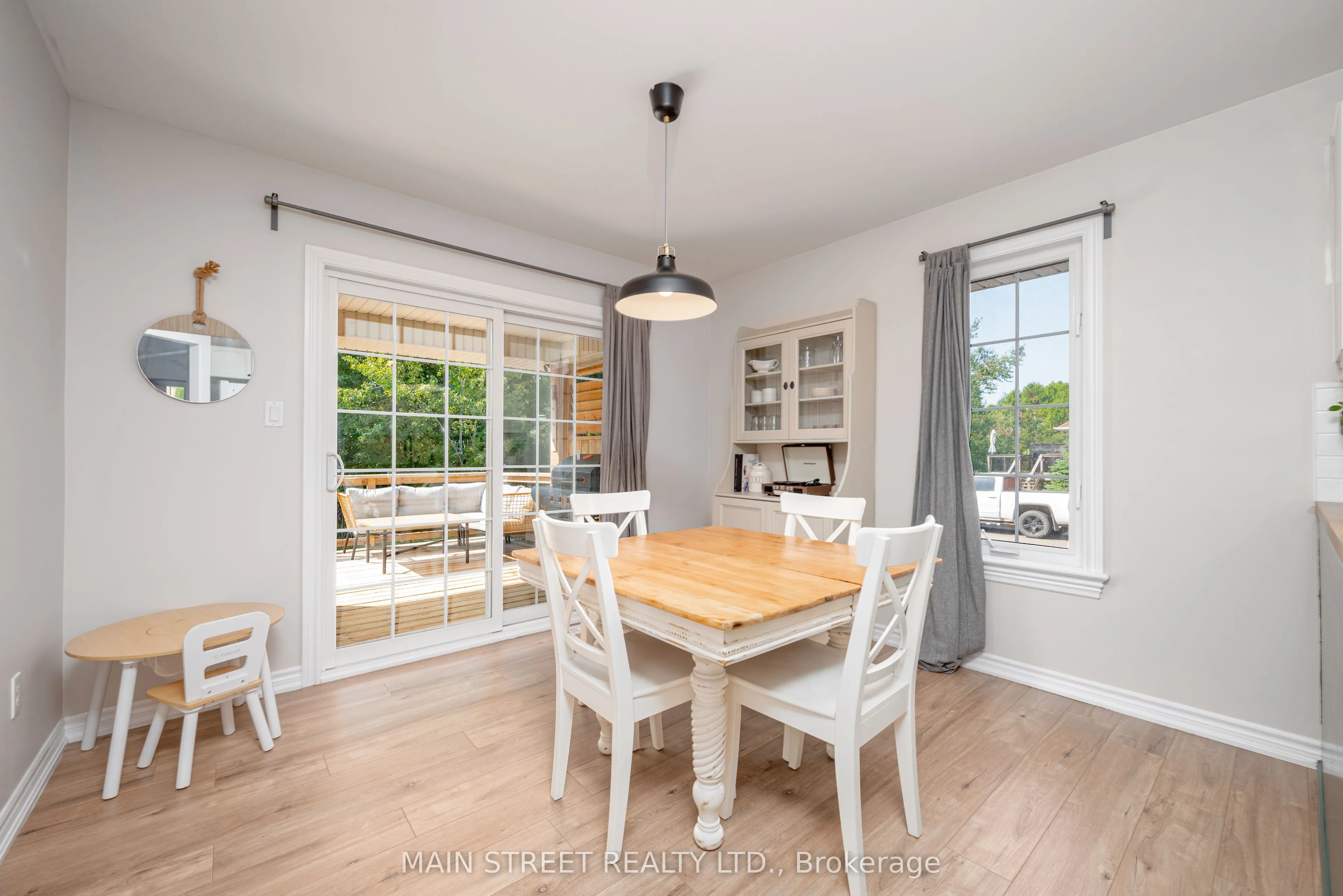 76 Laurent Boulevard