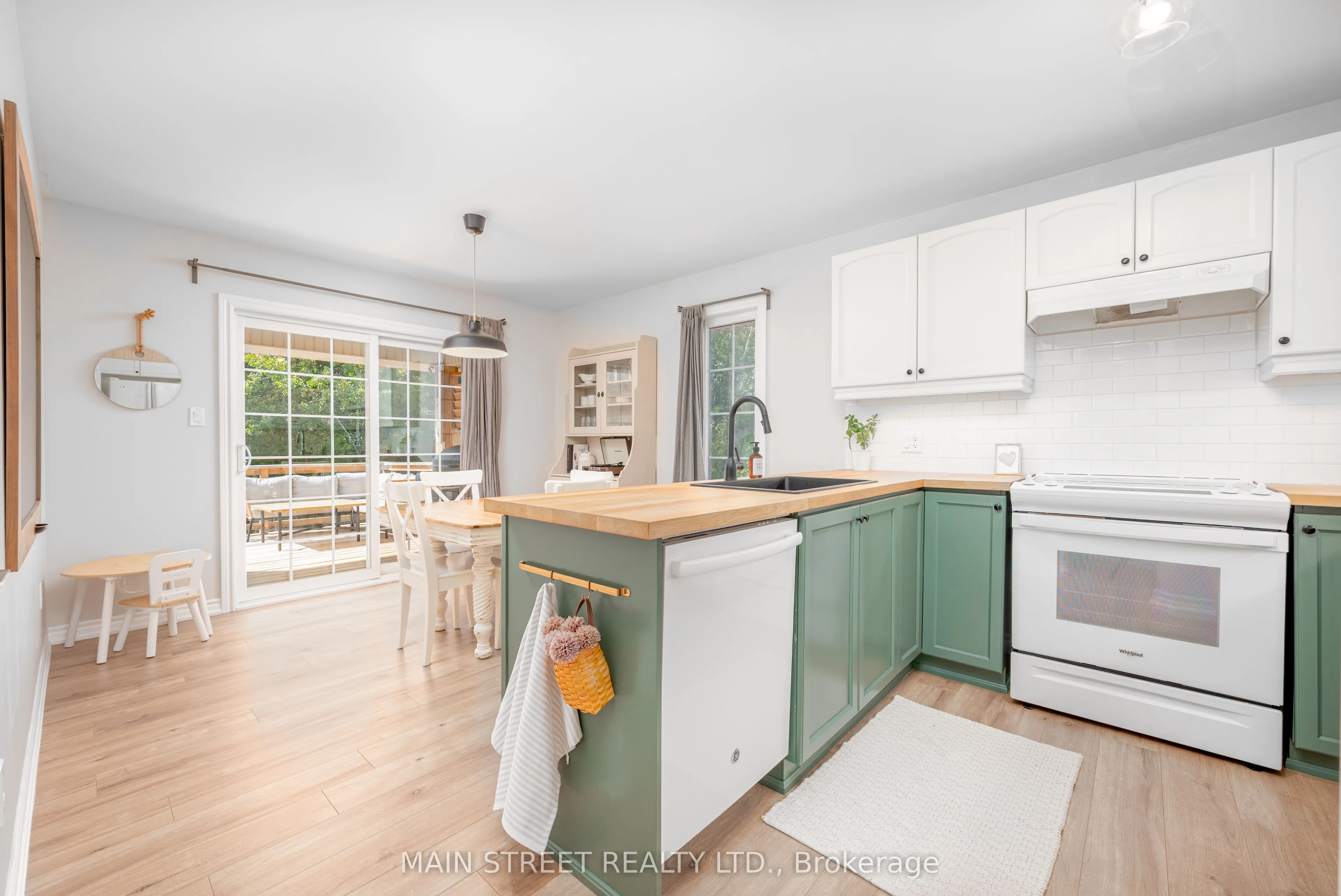 76 Laurent Boulevard
