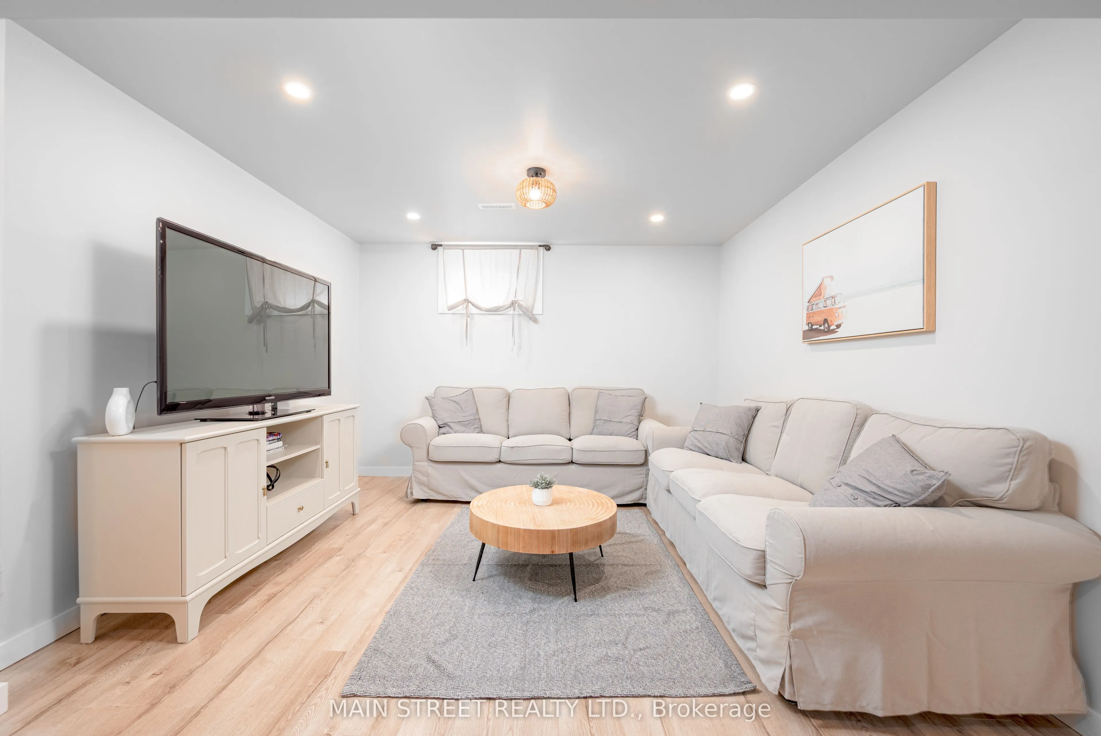 76 Laurent Boulevard