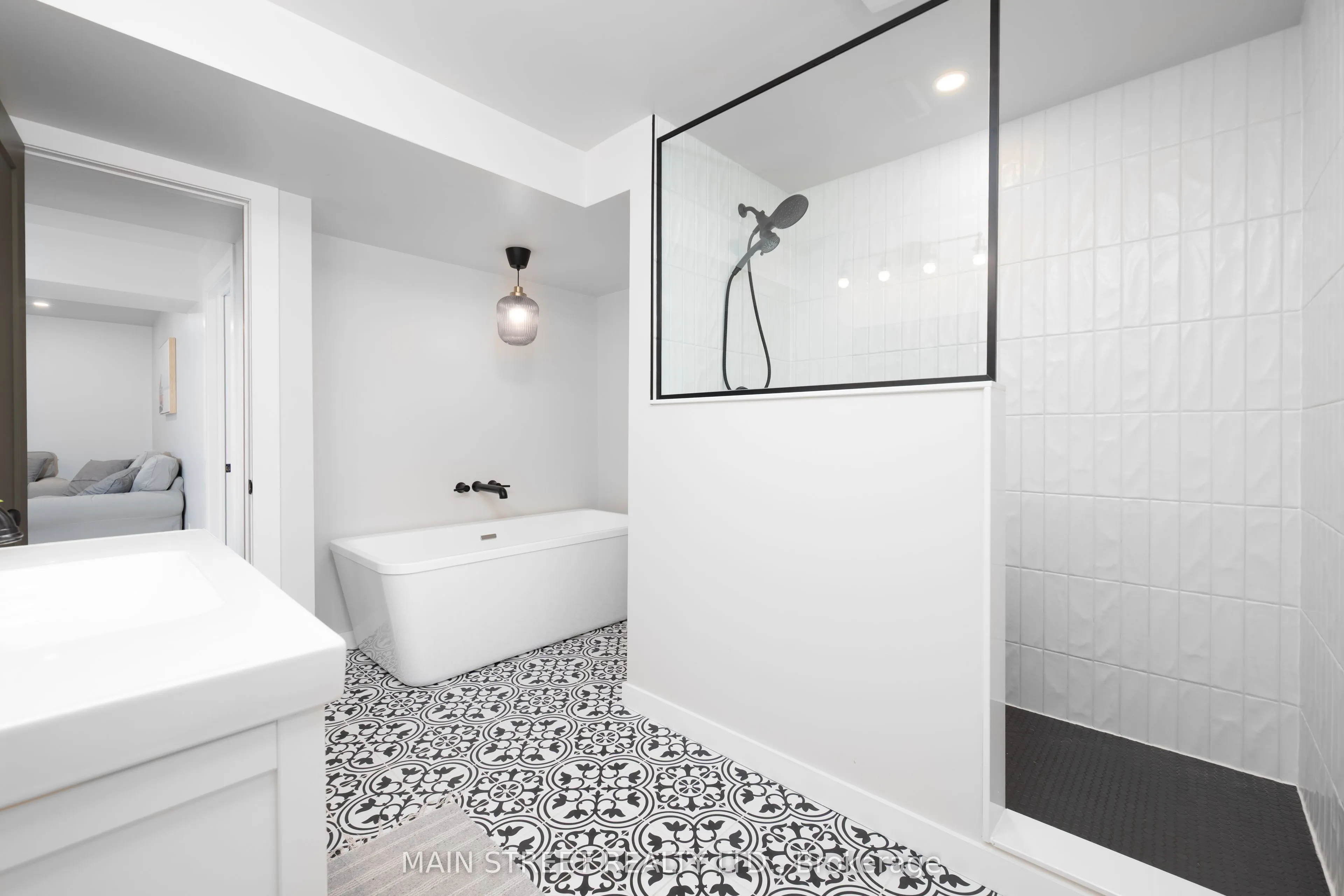 76 Laurent Boulevard