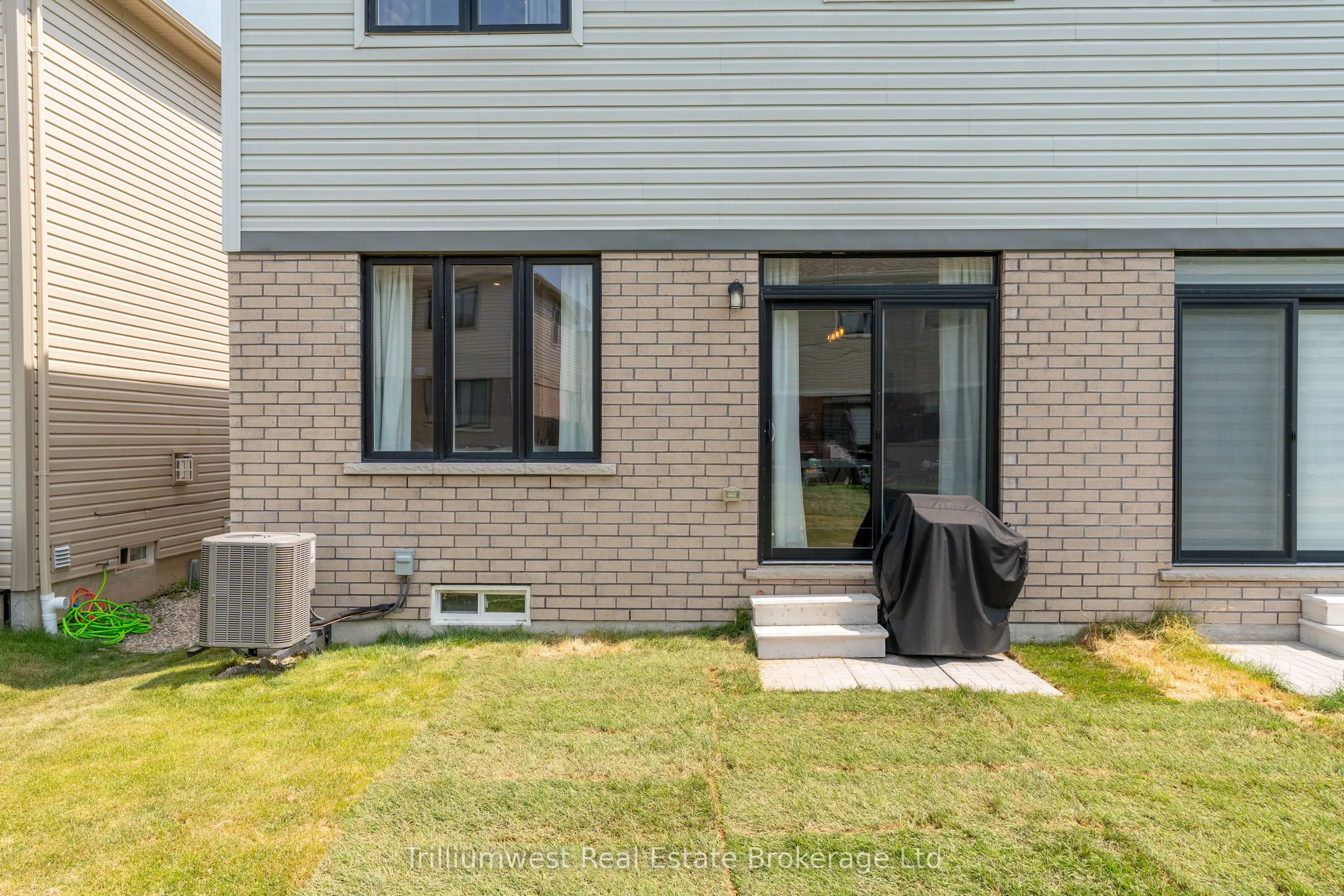 192 Elliot Avenue W