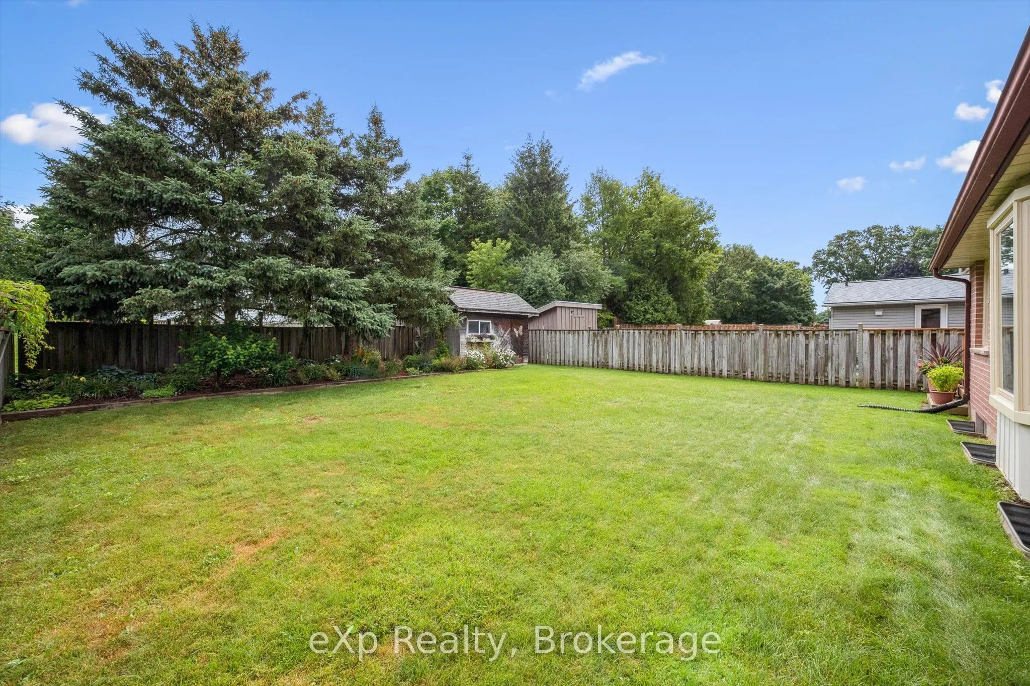 8 Aspen Valley Crescent