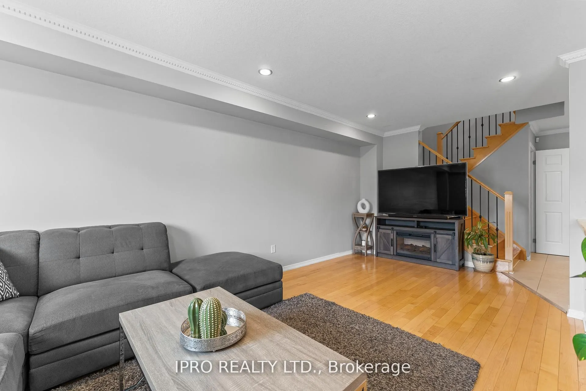 42 Meadow Wood Crescent