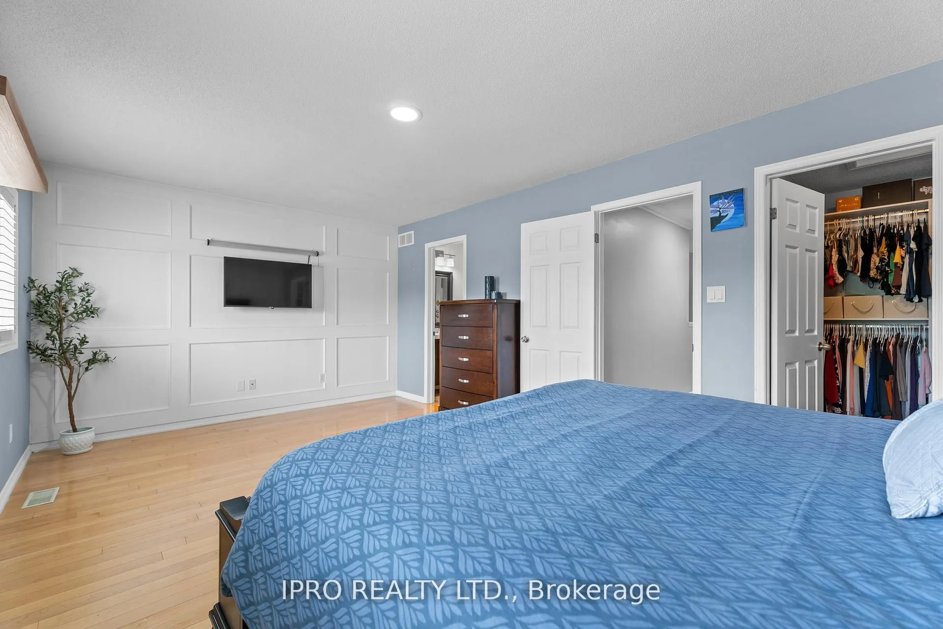 42 Meadow Wood Crescent