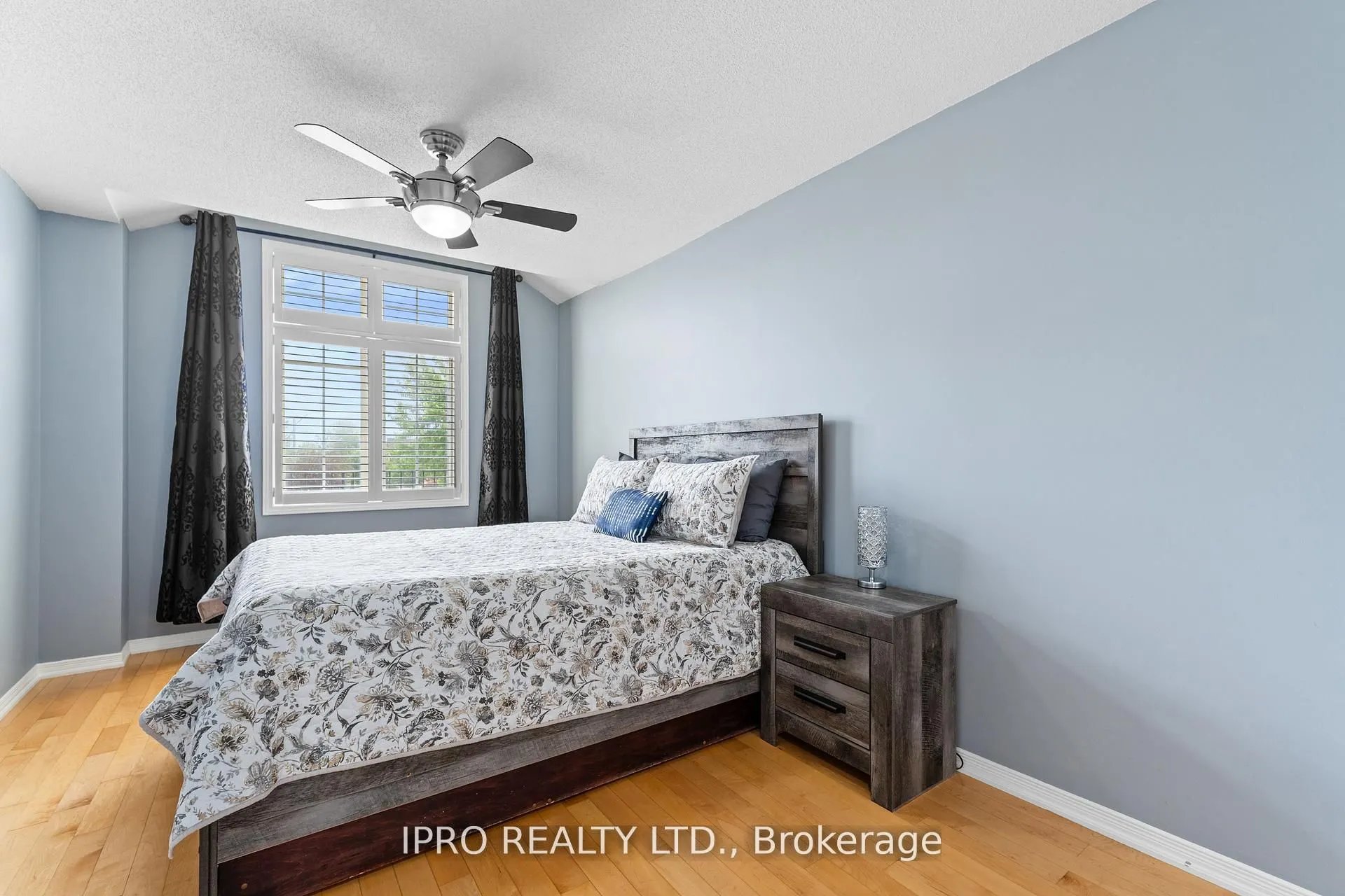 42 Meadow Wood Crescent