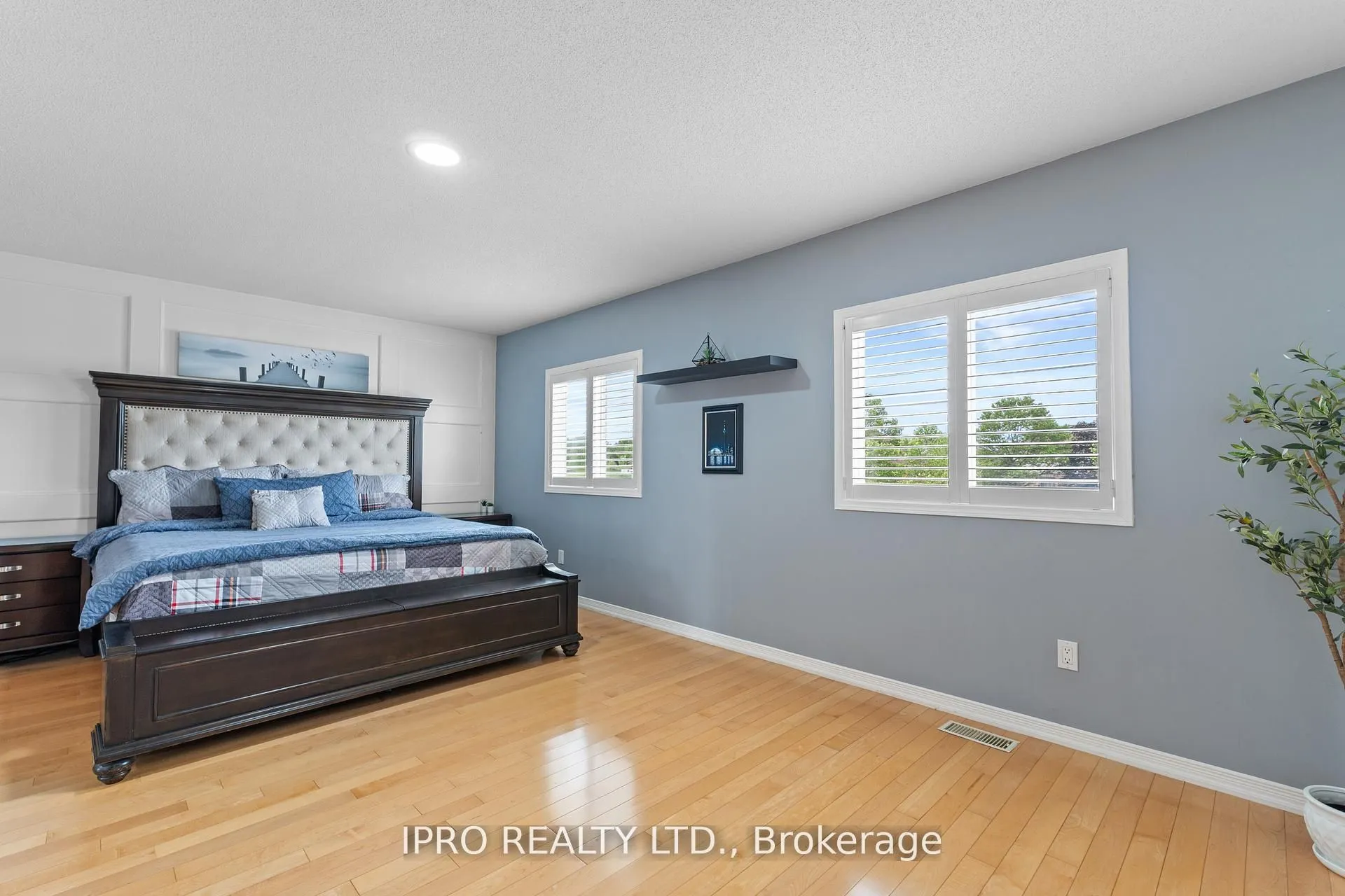 42 Meadow Wood Crescent