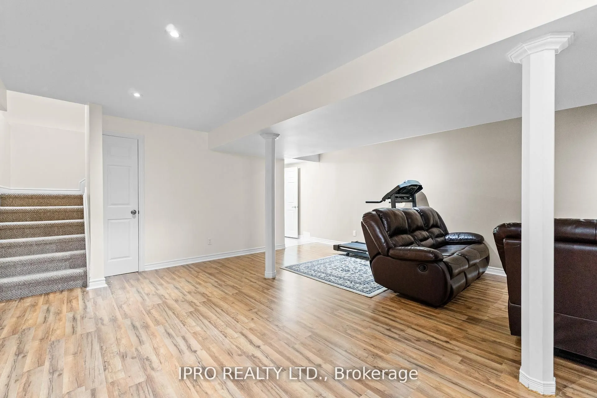 42 Meadow Wood Crescent