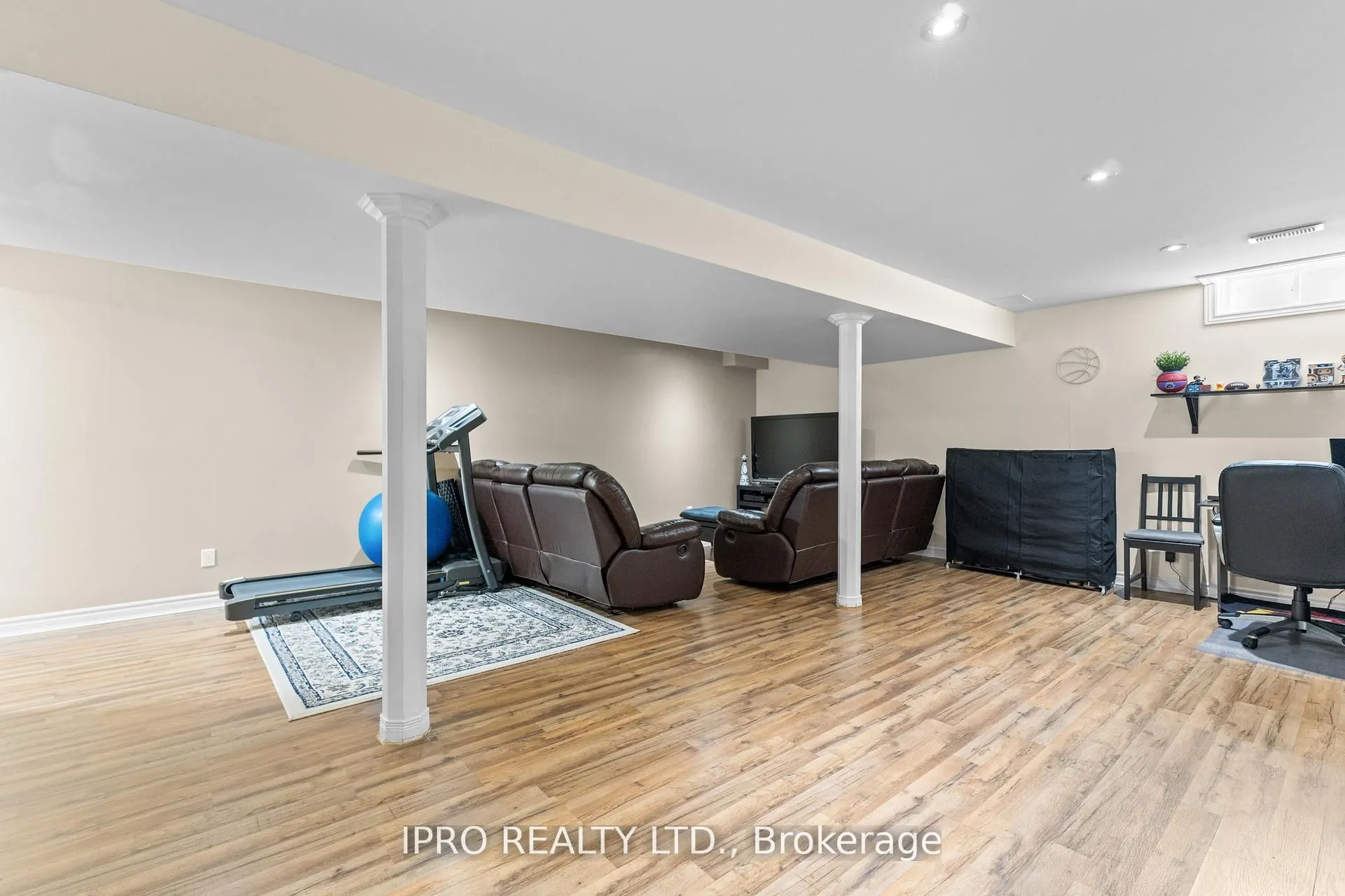 42 Meadow Wood Crescent