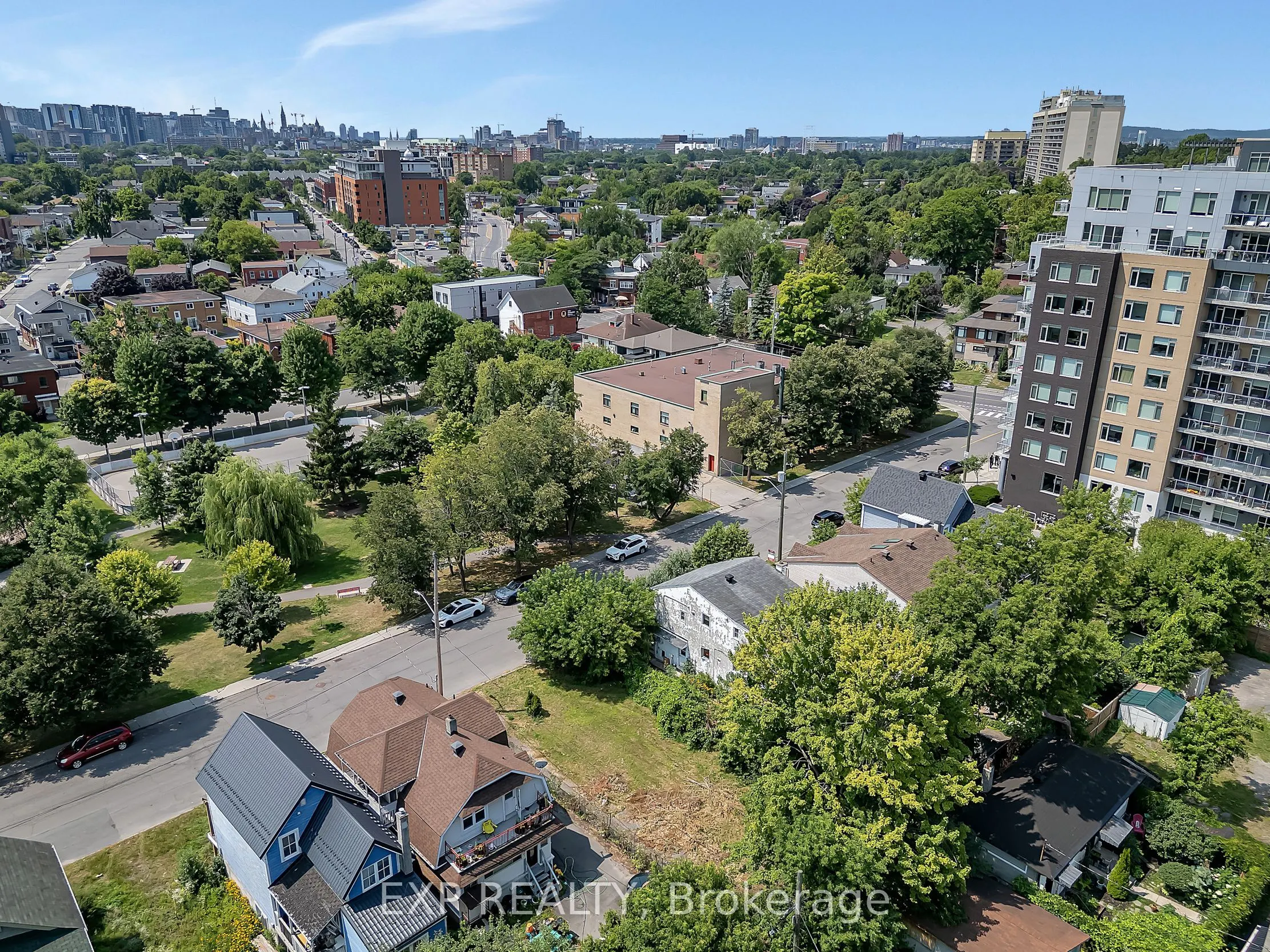 29 Marquette Avenue