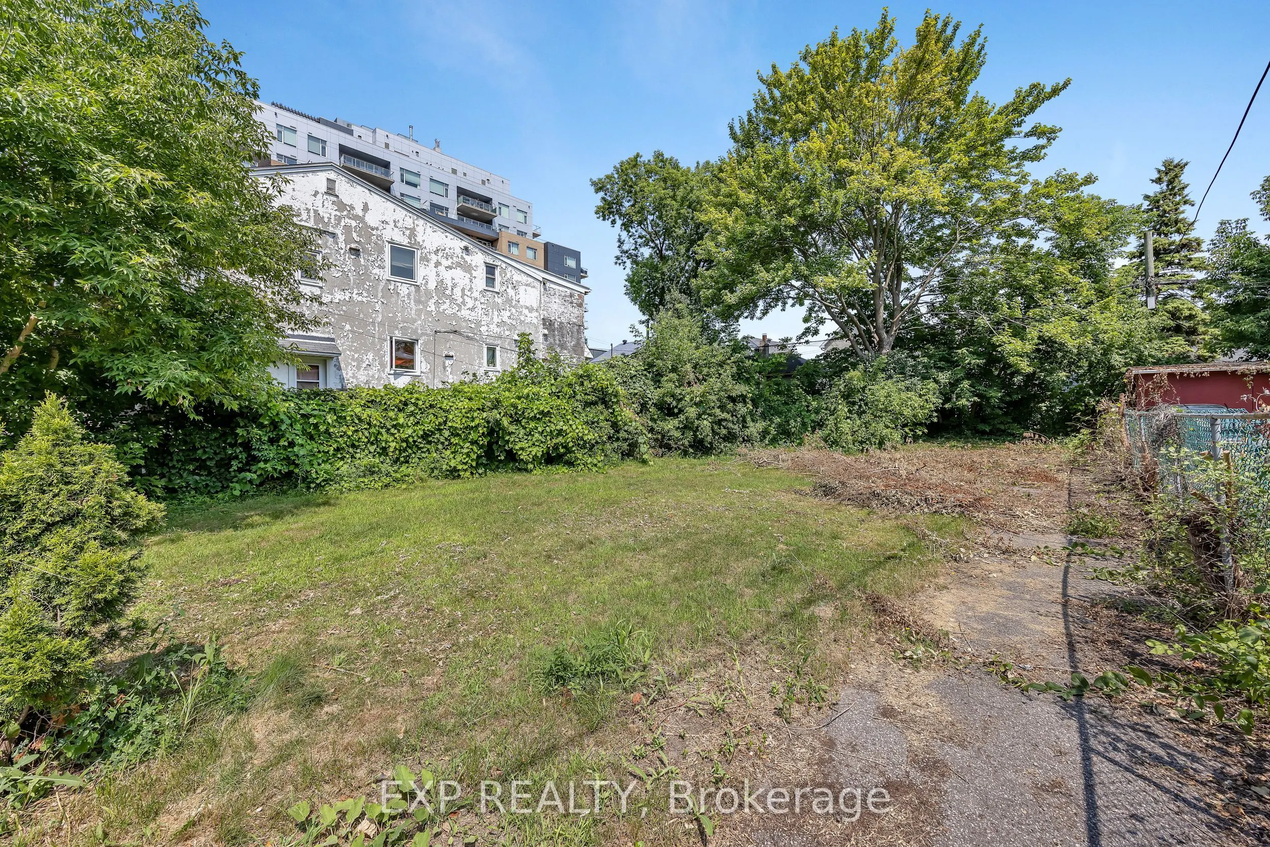 29 Marquette Avenue