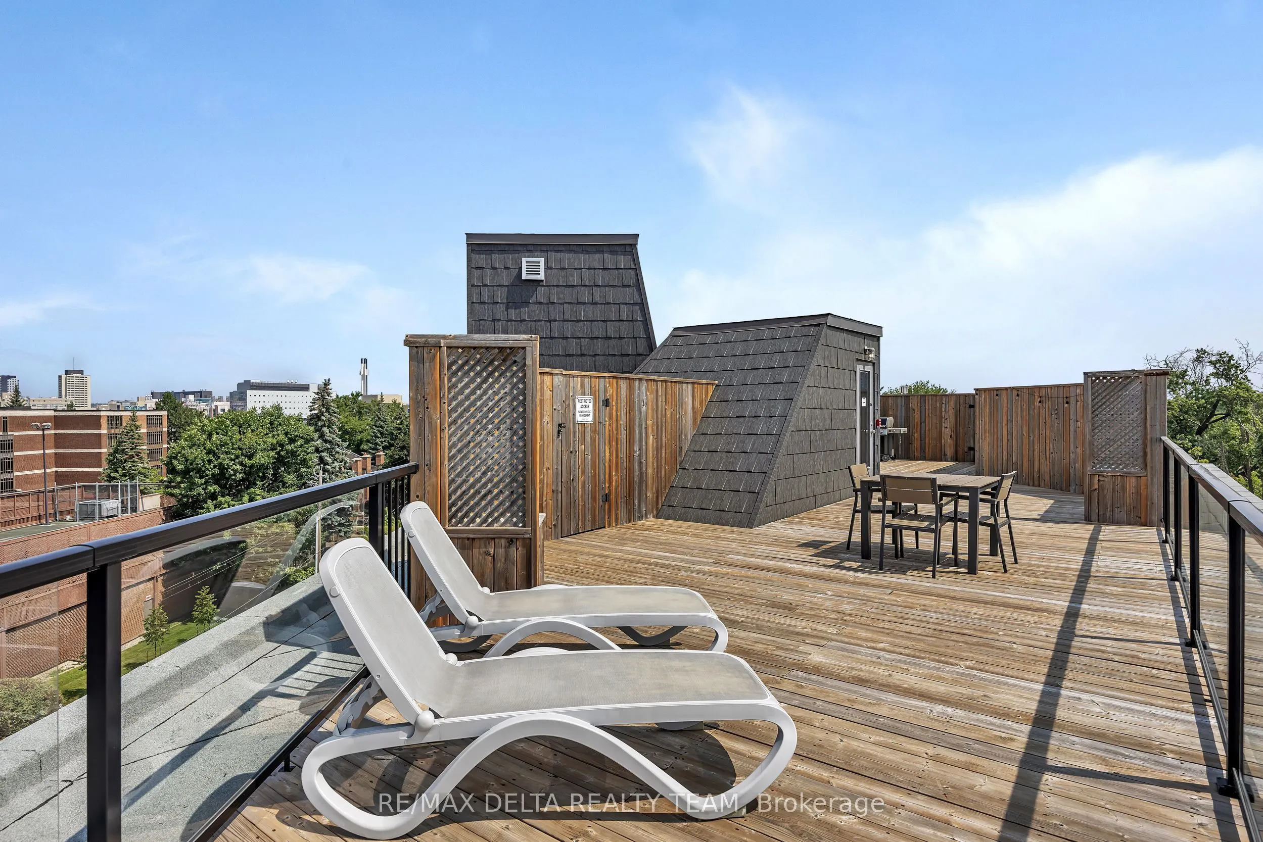 150 Greenfield Avenue, #405