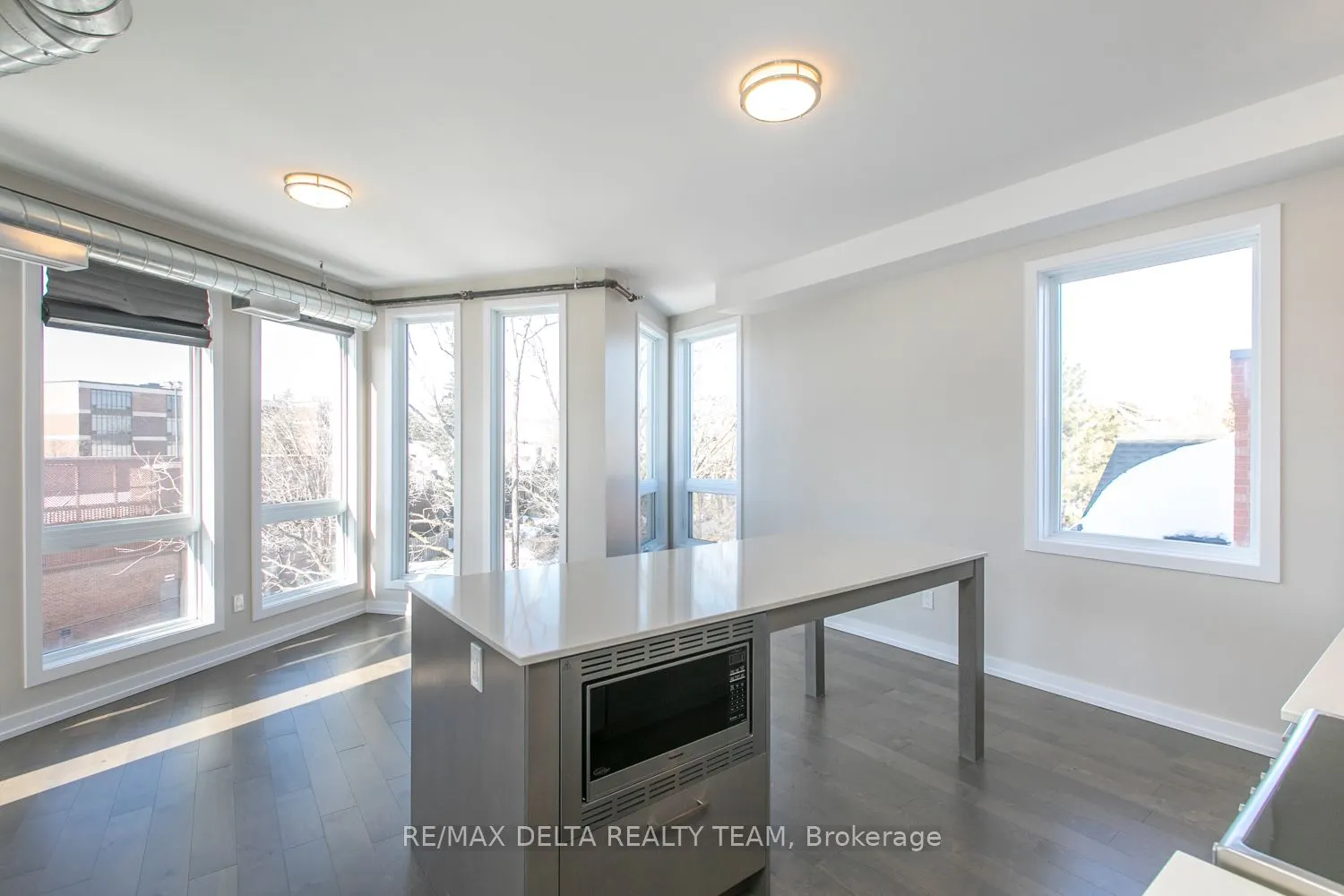 150 Greenfield Avenue, #405
