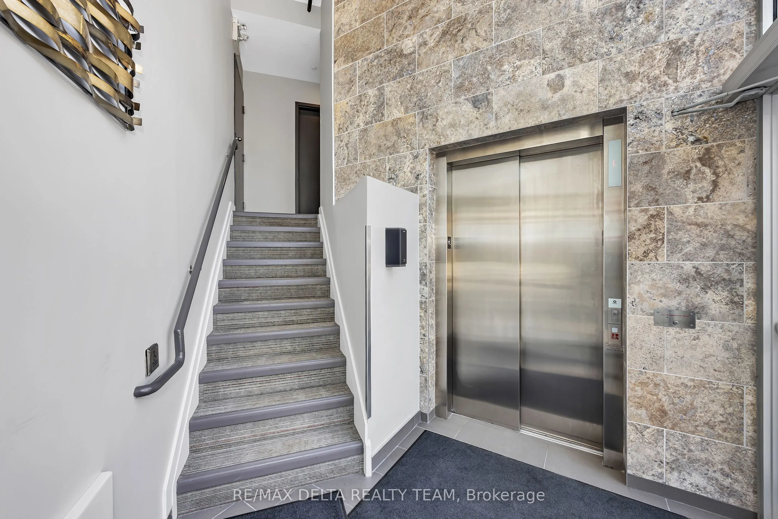 150 Greenfield Avenue, #405