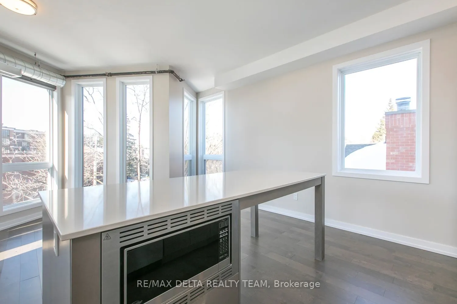 150 Greenfield Avenue, #405