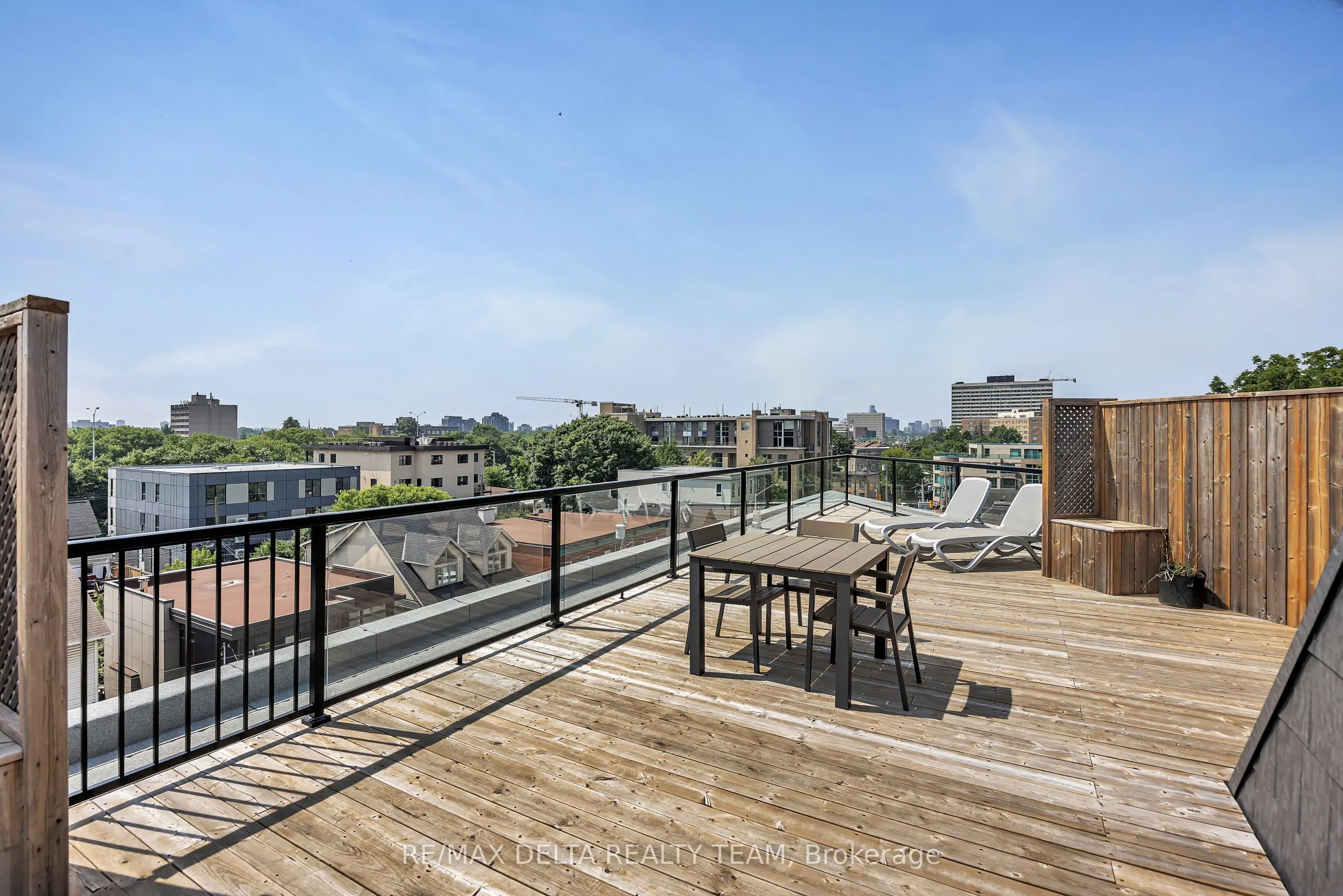 150 Greenfield Avenue, #405