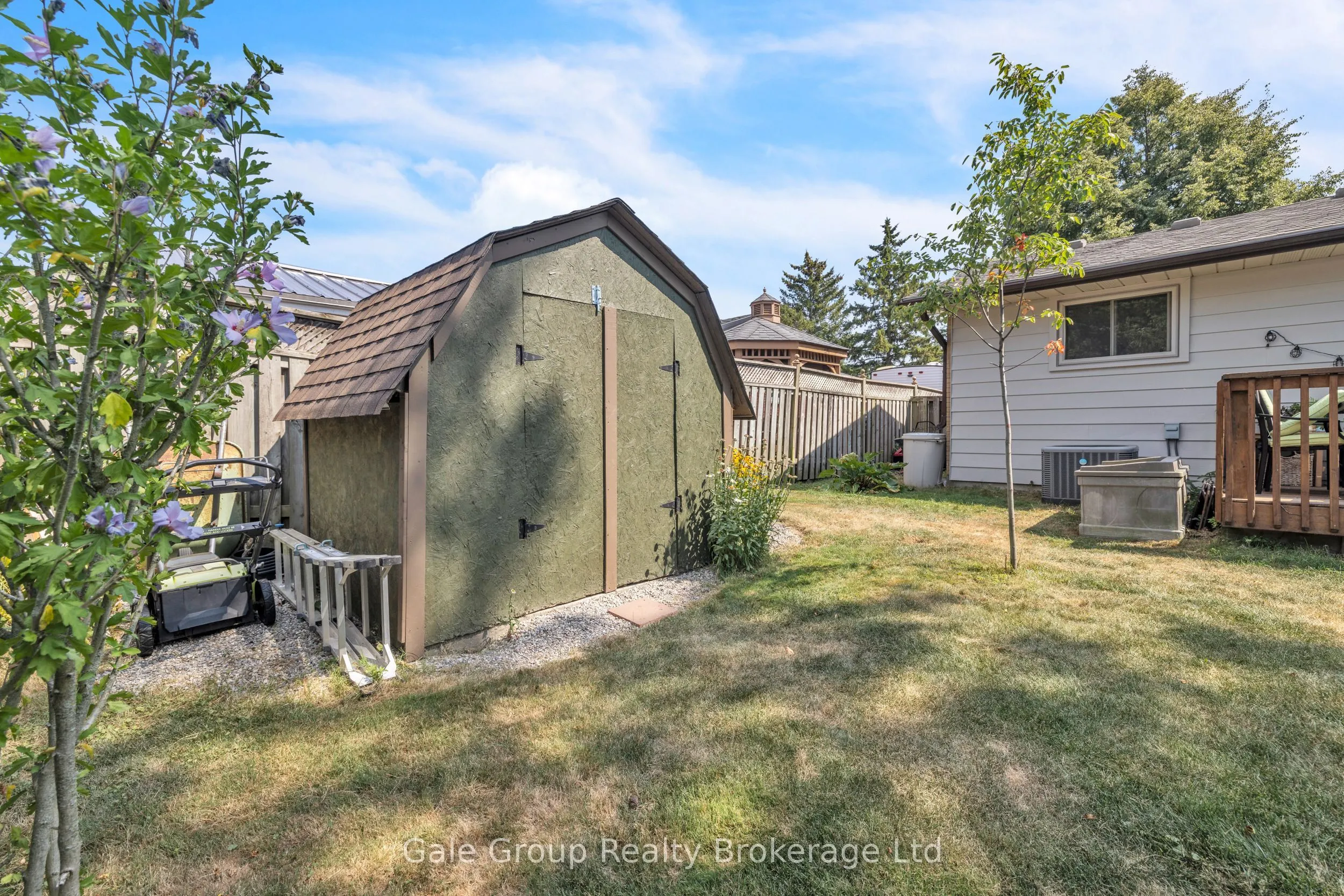 997 Vanier Avenue