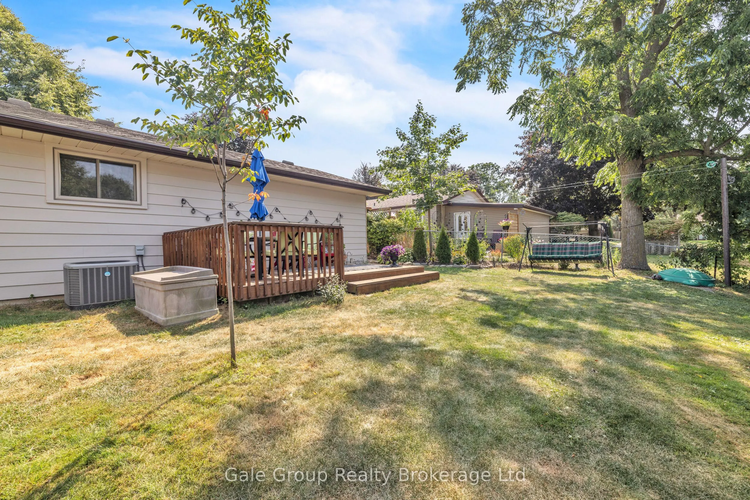 997 Vanier Avenue