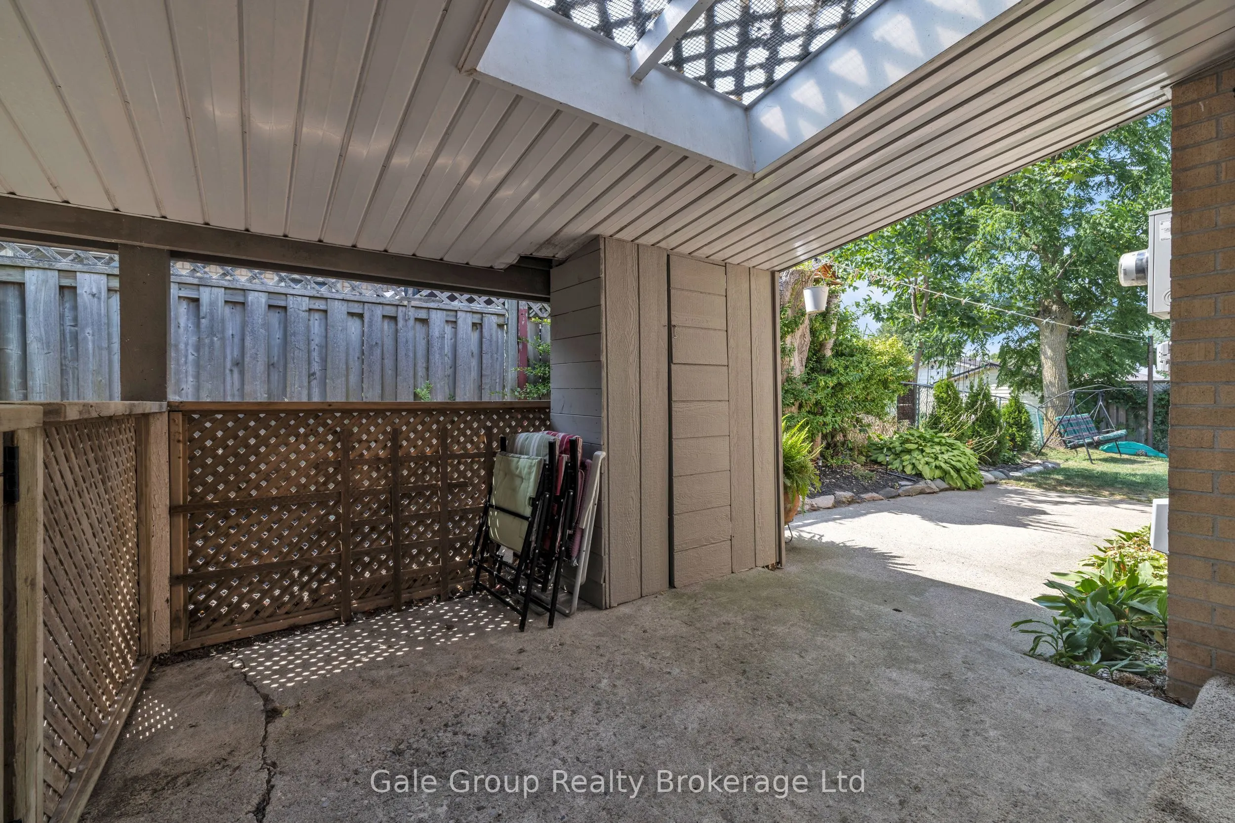 997 Vanier Avenue