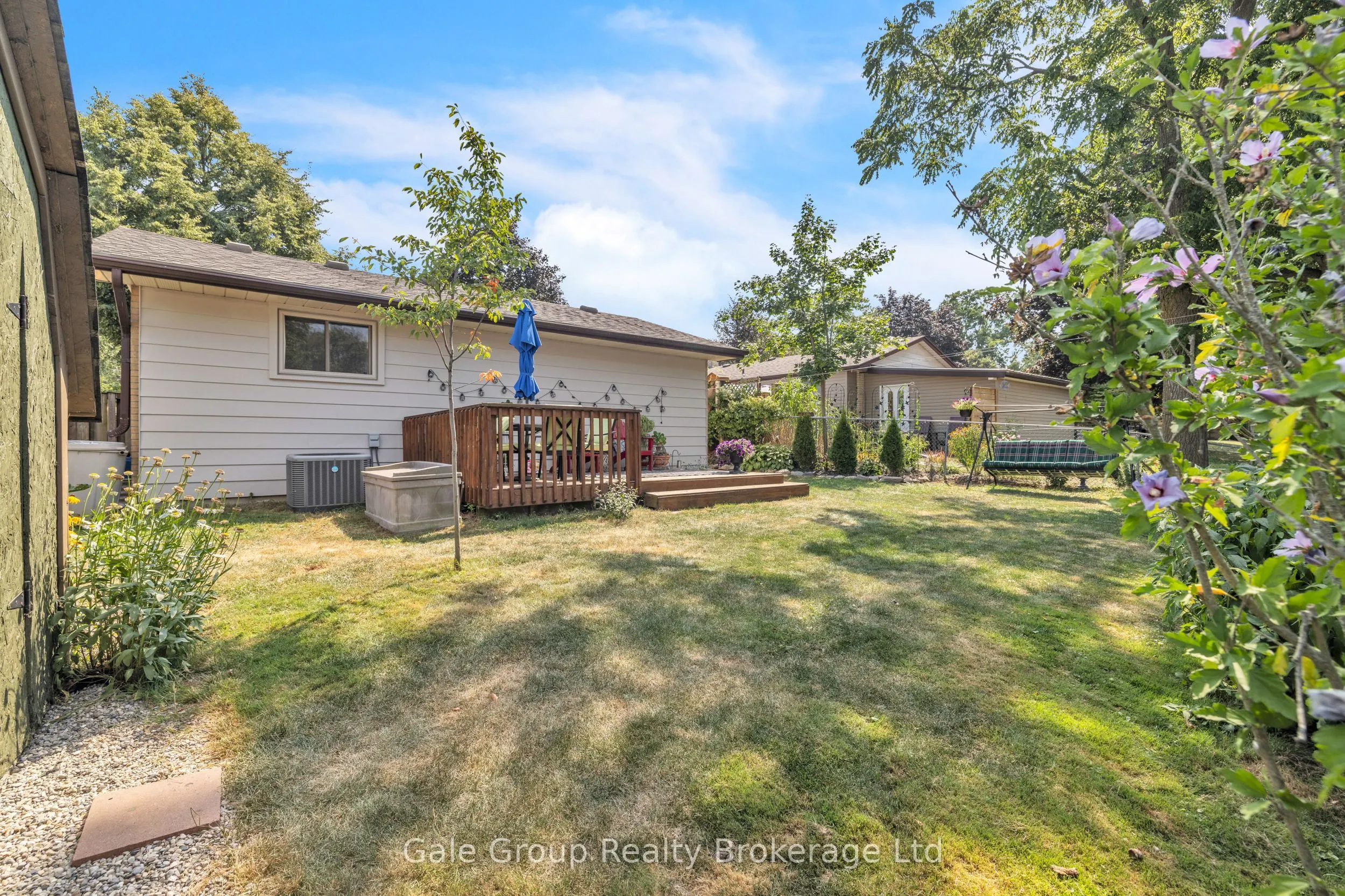 997 Vanier Avenue