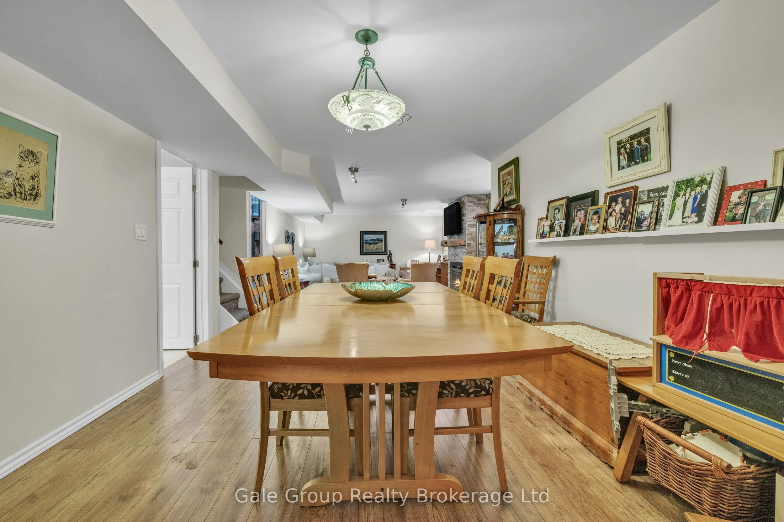 997 Vanier Avenue