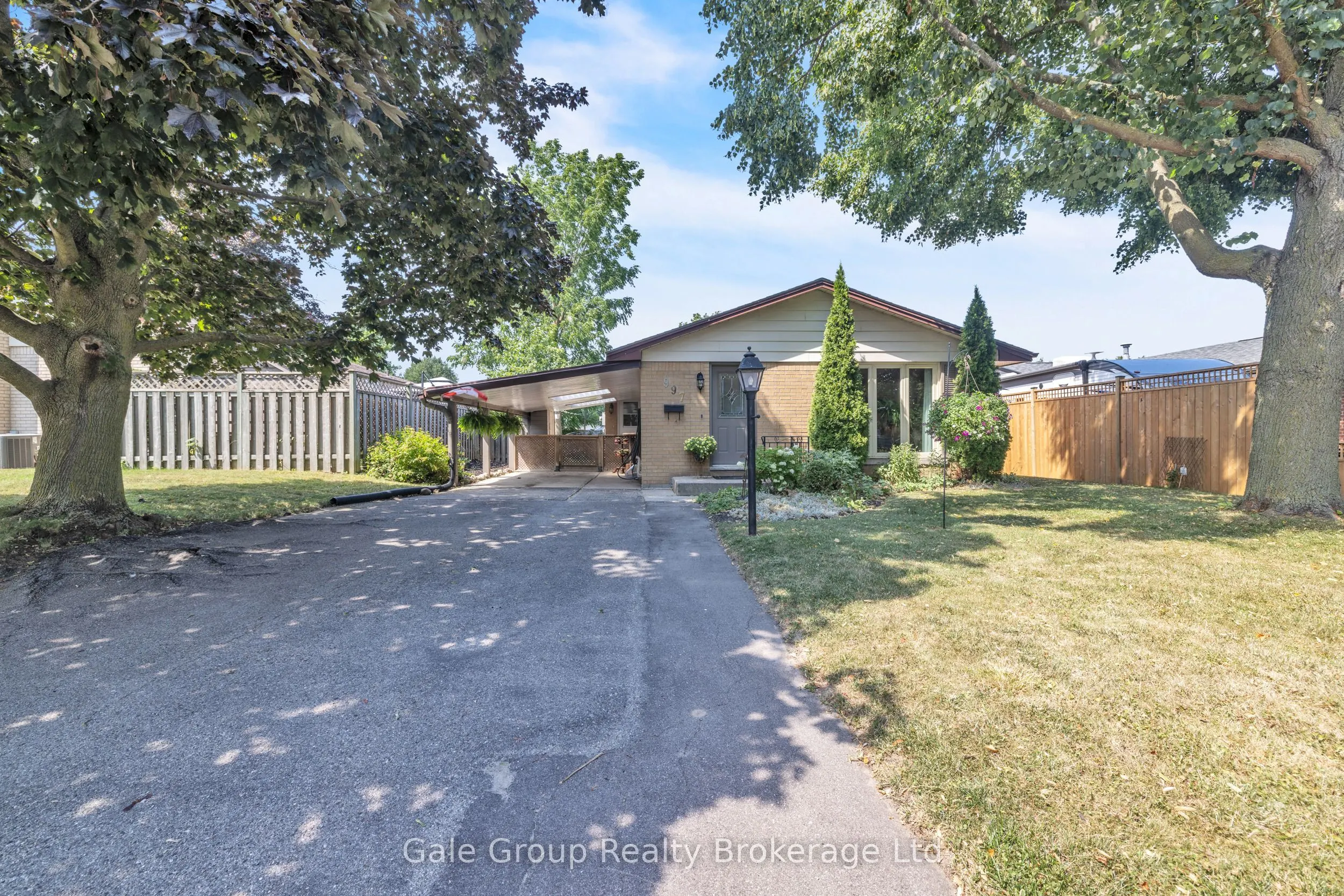 997 Vanier Avenue