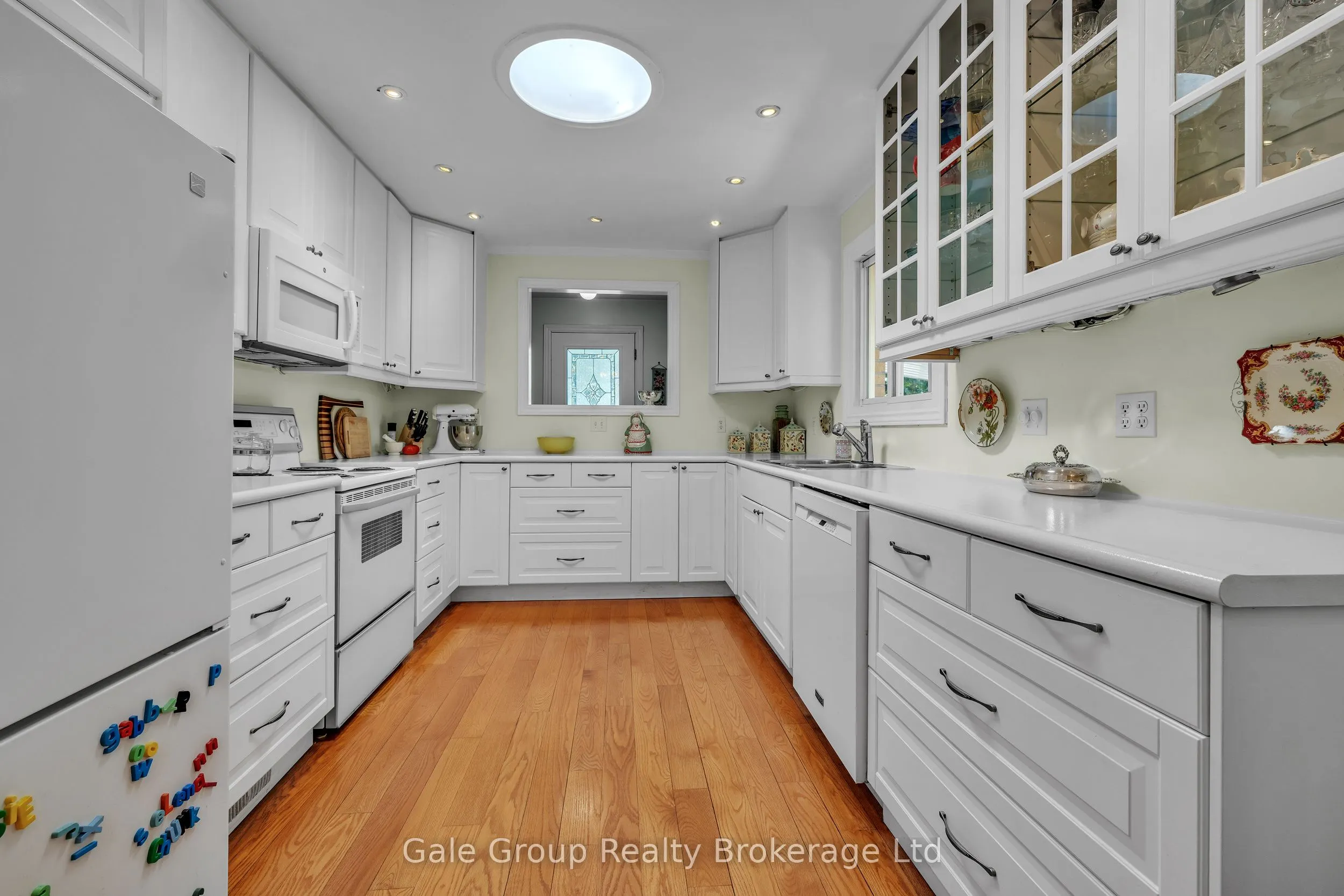 997 Vanier Avenue